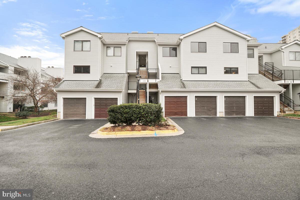 WOW !! BEAUTIFUL, RENOVATED, 2 BR 1 BATH PENTHOUSE CONDO ON TOP FLOOR IN TIERS  OF SS .CONDO COMMUNITY!! LOCATED NEAR FDA , WHITE OAK SHOPPING CENTER !! BRAND NEW HVAC SYSTEM -- INSIDE FURNACE AND OUTSIDE HEAT PUMP INSTALLED ON 12/20/2023 -- WORK JUST COMPLETED ---!!! FRESH GREY PAINT & WOOD FLOORS ** SKYLIGHT VAULTED CEILINGS** VERY OPEN FLOOR PLAN!! WALK-IN CLOSET*** WALK TO BUS SHOPPING** STACKABLE WASHER/DRYER INSIDE UNIT** ** ASSIGNED PARKING SPACE** RENOVATED W/ RECESSED LIGHTS** FULLY RENOVATED BATHROOM W/ EVERYTHING NEW *TILES IN BATH & KITCHEN * KITCHEN HAS NEW QUARTZ COUNTERTOPS** RECESSED LIGHTS** NEW SINK** NEW STOVE***ALMOST NEW STACKABLE WASHER/ DRYER INSIDE THE CONDO --- COMMUNITY REPLACED ROOF AND SIDING IN THE WHOLE COMPLEX 2 YEARS AGO 
CONTRACT  FELL TRHU JUST BEFORE CLOSING -- YOUR GOLDEN CHANCE TO OWN THIS BEAUTIFUL CONDO --- HURRY!!