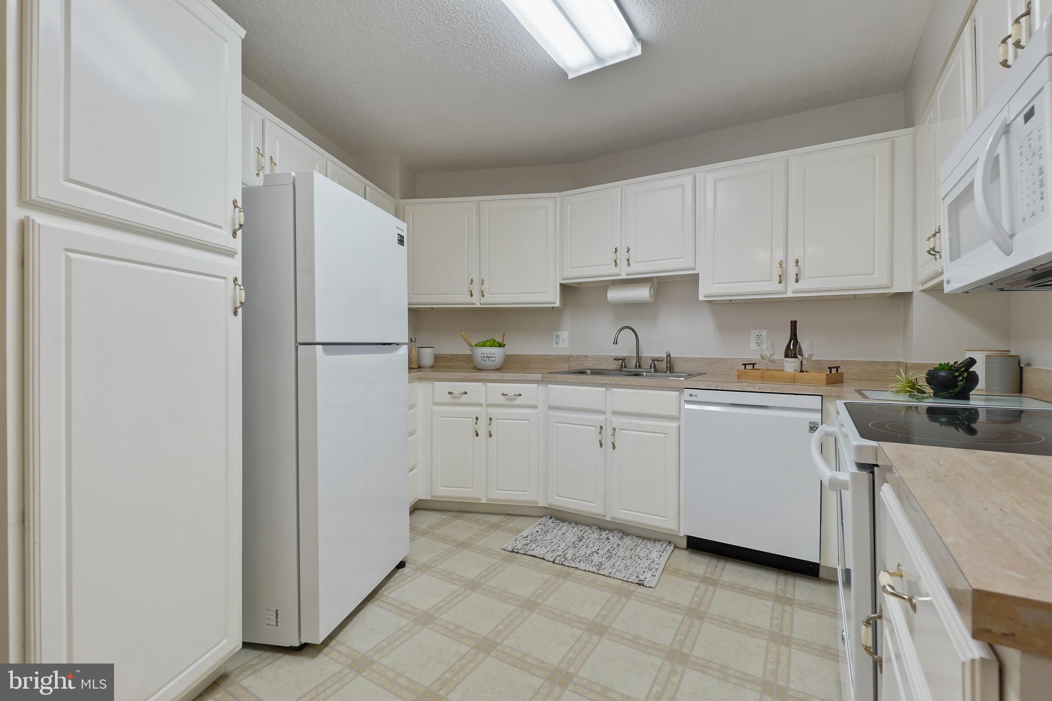 LEISURE WORLD - Residential