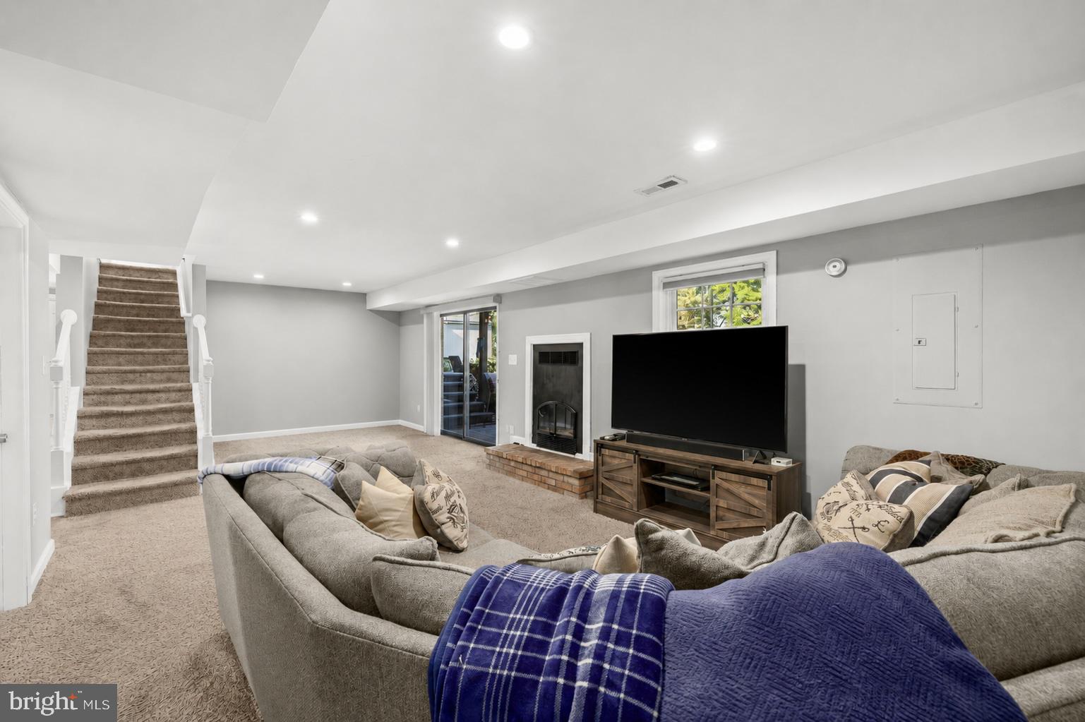 TARA WOODS - Residential