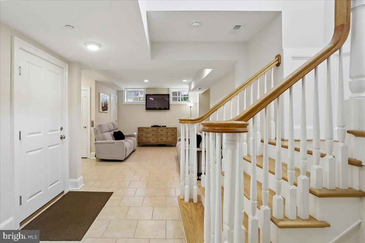 ENGLISH VILLAGE - Residential