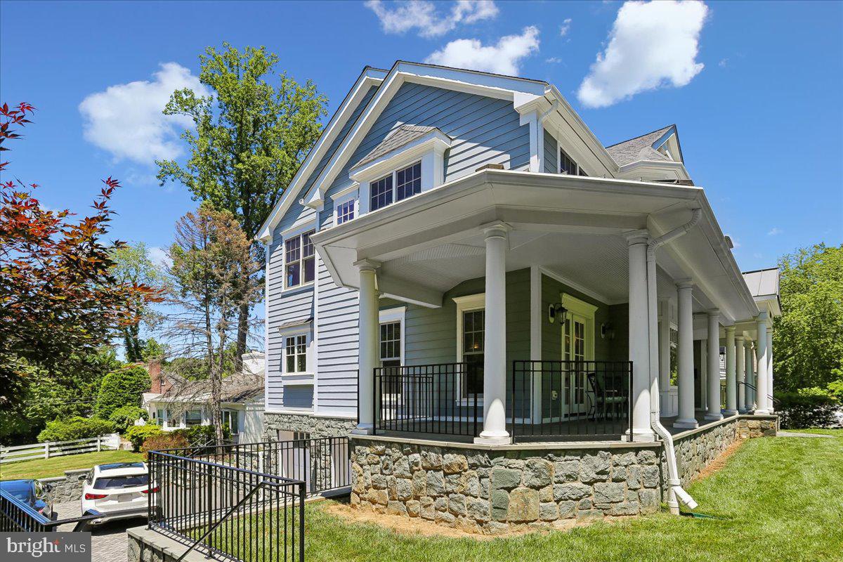 ENGLISH VILLAGE - Residential