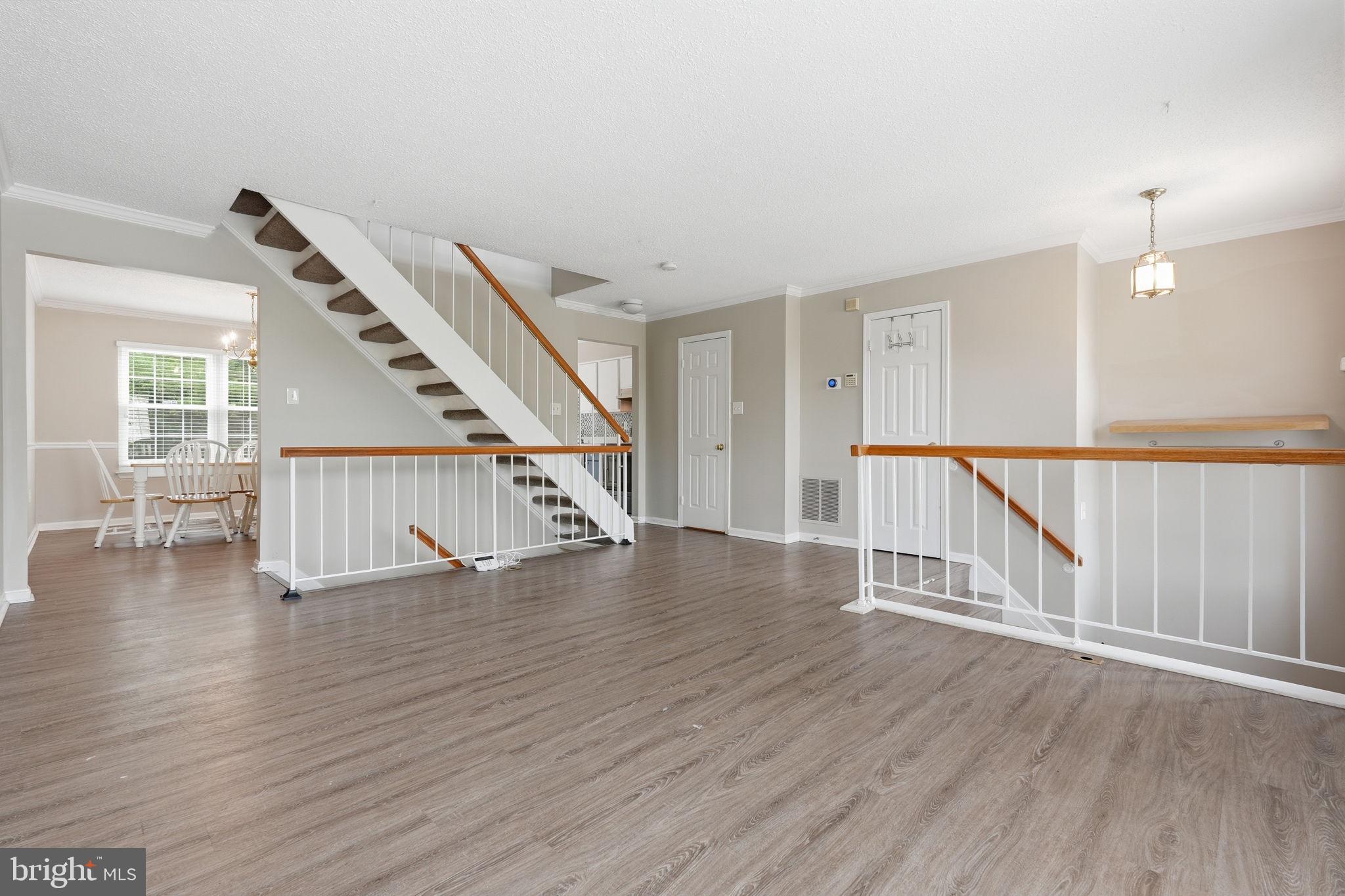 VALLEY STREAM ESTATES - Residential