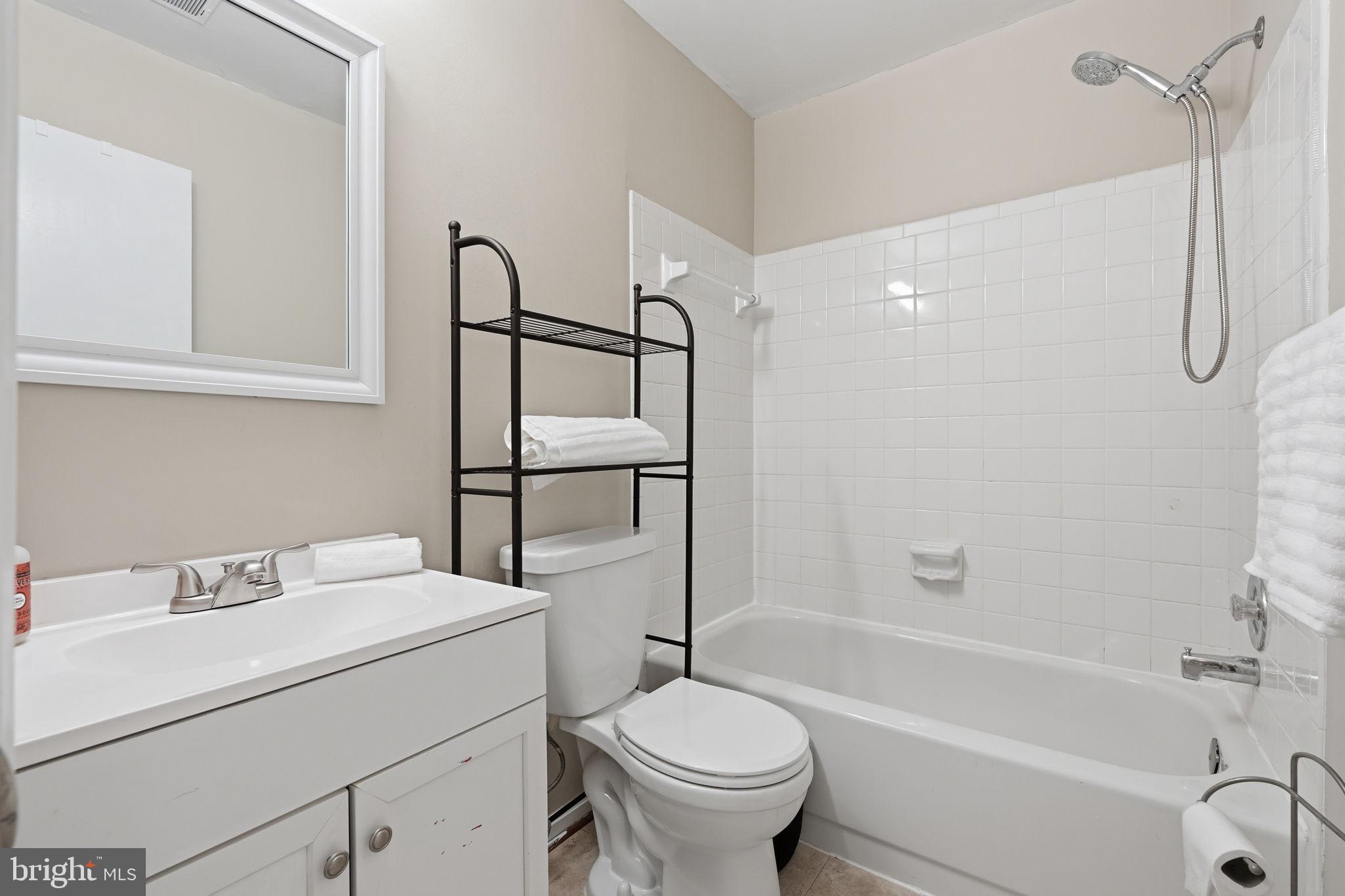 VALLEY STREAM ESTATES - Residential