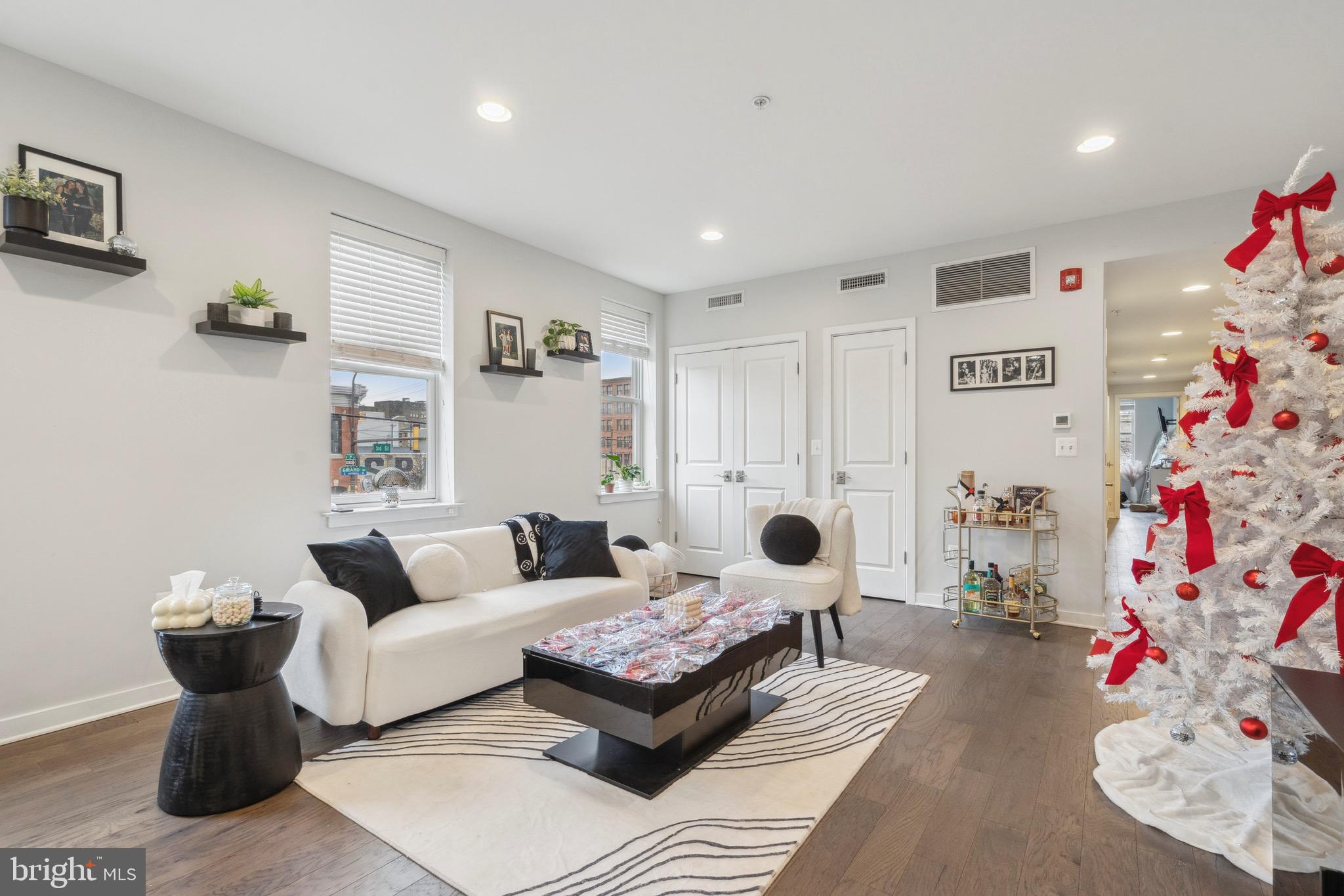 NORTHERN LIBERTIES - Commercial Sale
