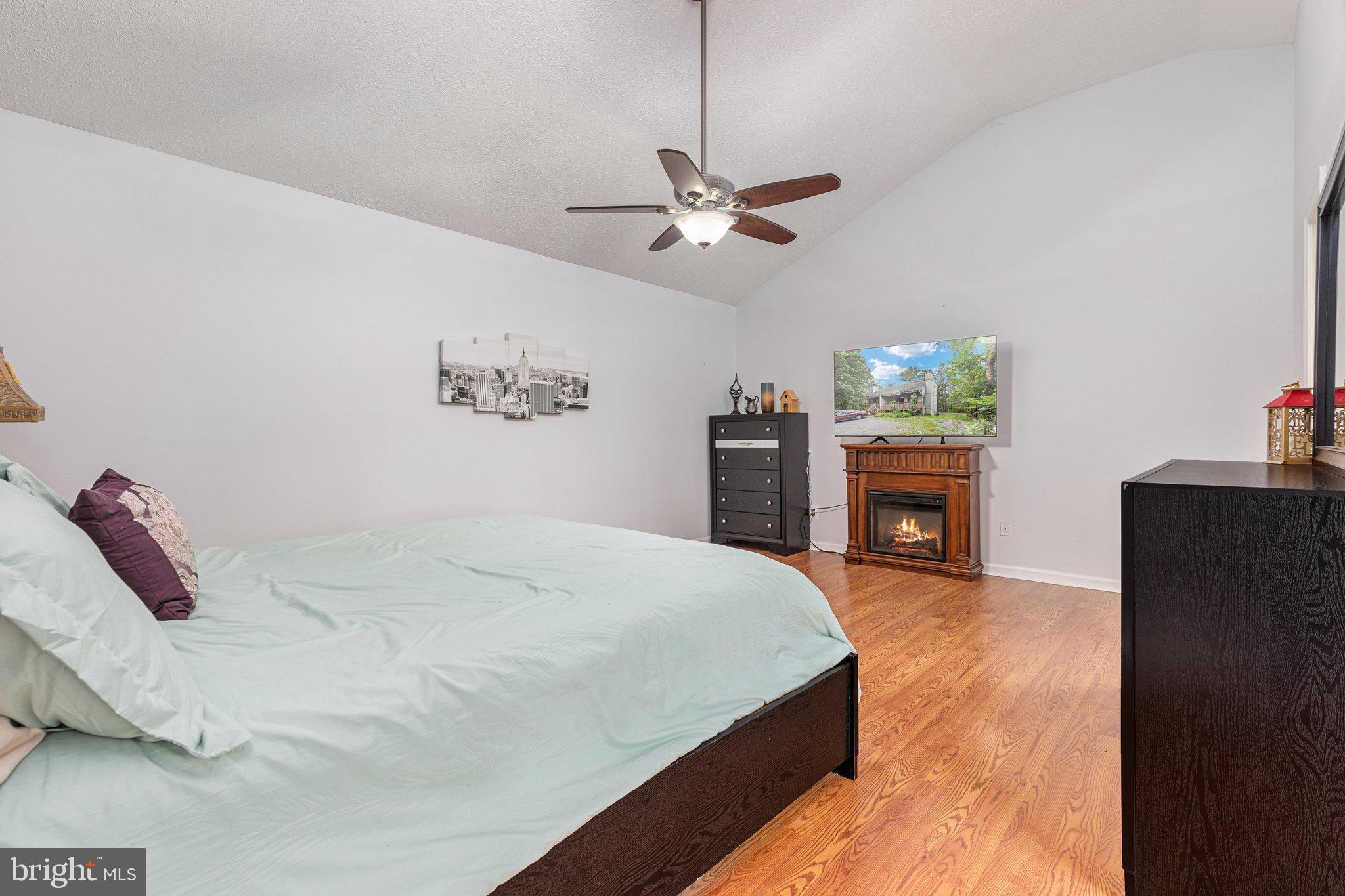 LAKEVIEW PEDESTAL HOMES - Residential