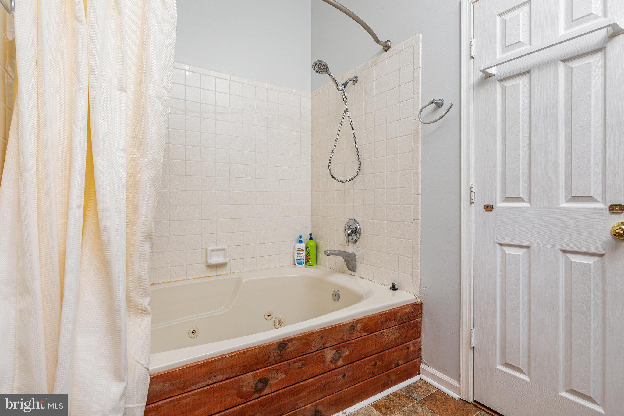 LAKEVIEW PEDESTAL HOMES - Residential