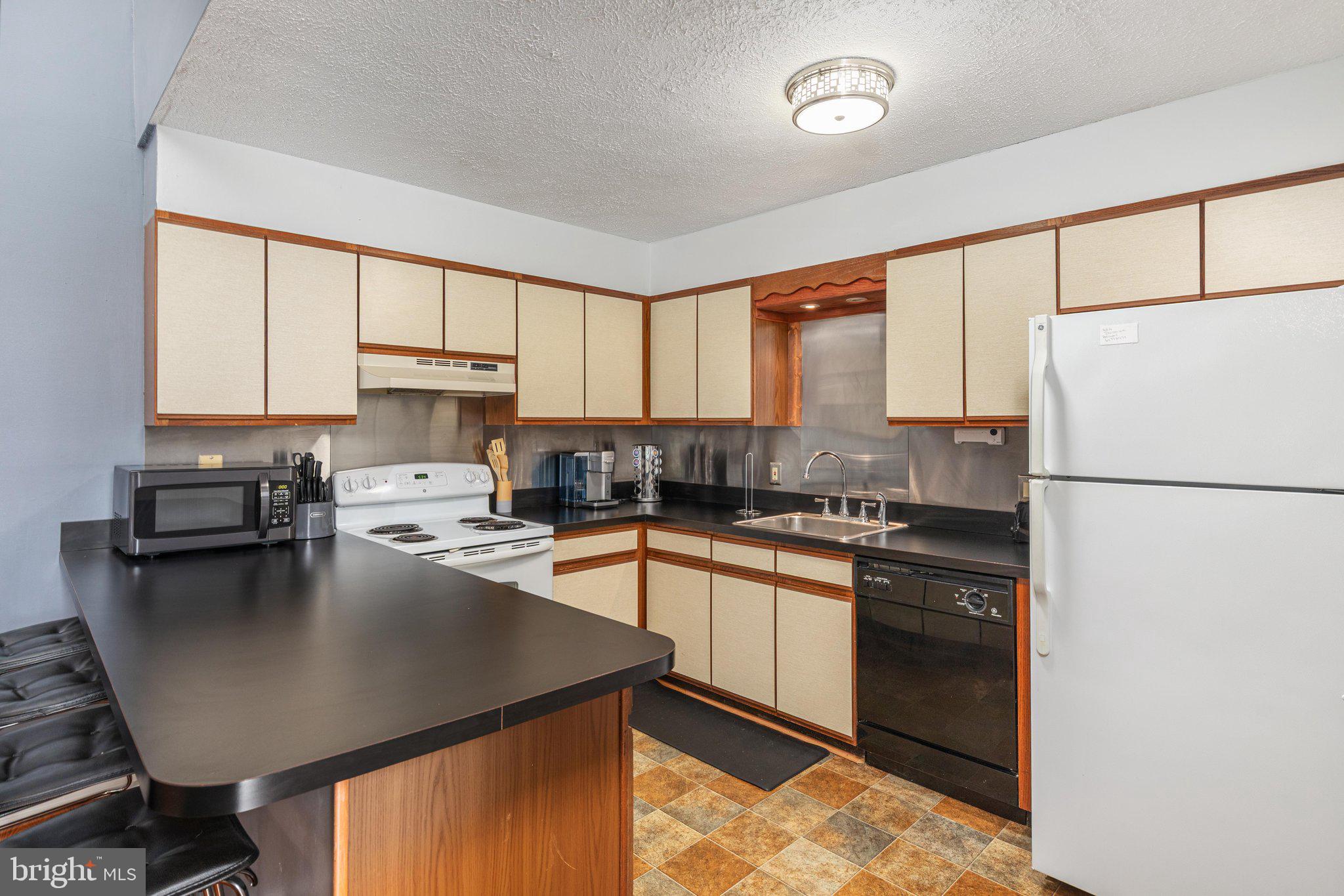 LAKEVIEW PEDESTAL HOMES - Residential