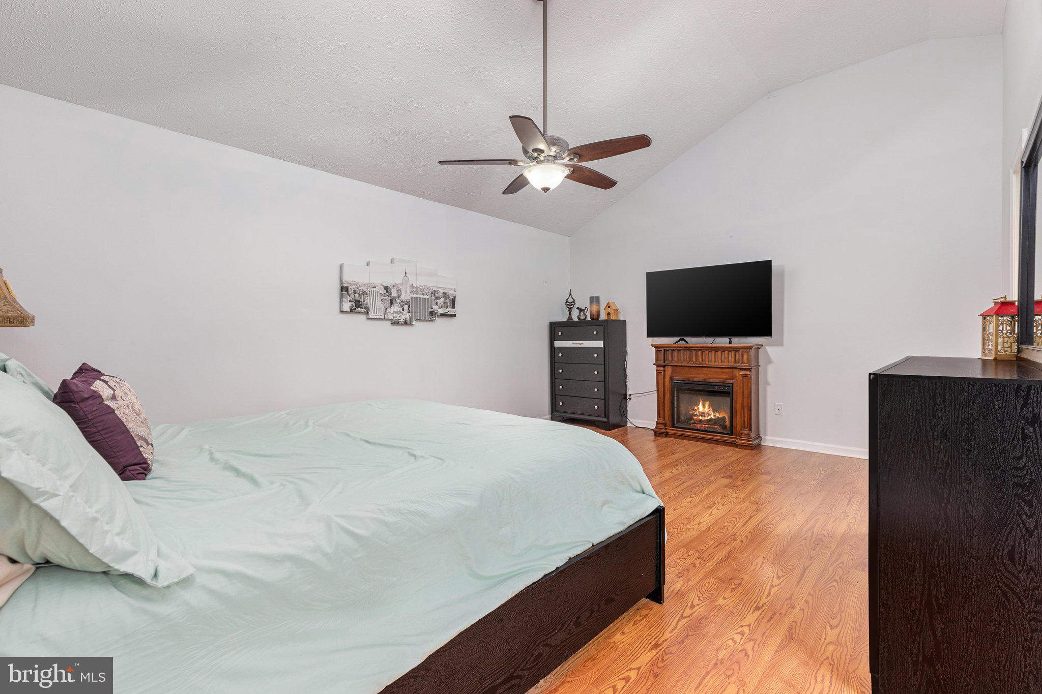 LAKEVIEW PEDESTAL HOMES - Residential