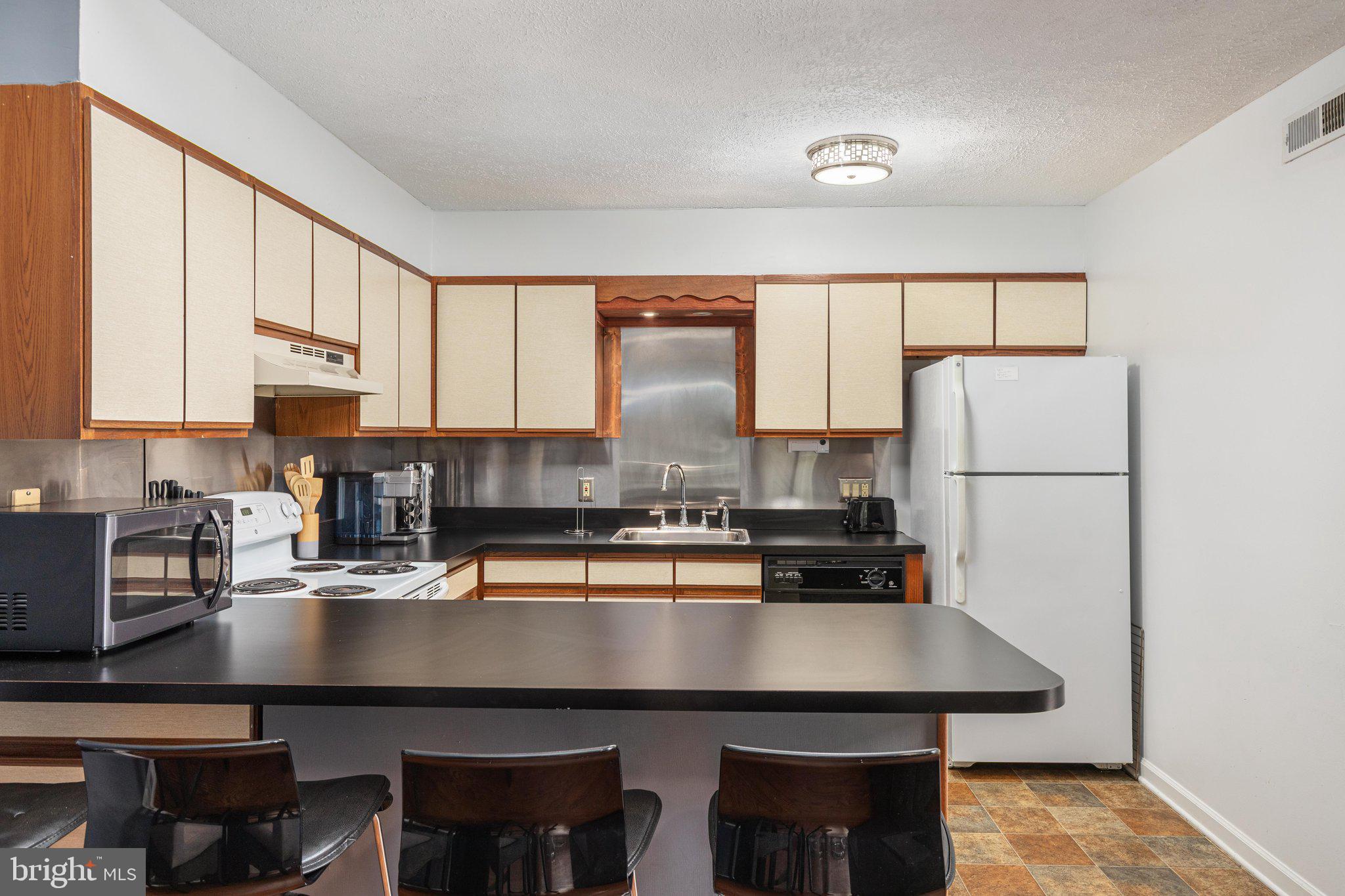 LAKEVIEW PEDESTAL HOMES - Residential