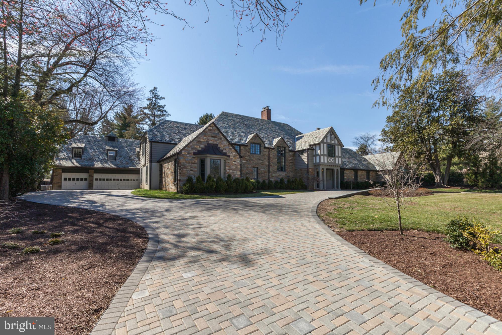 This beautiful 6BR/7BA home in Forest Hills has so much to offer. The home features the "great room" with soaring ceilings and exposed beams. The kitchen comes with top of the line stainless steel appliances and opens up in to the family room.  The lower level features an exercise room, open living area, with the exterior featuring a large pool.  The guest house offers 2 additional bedrooms.