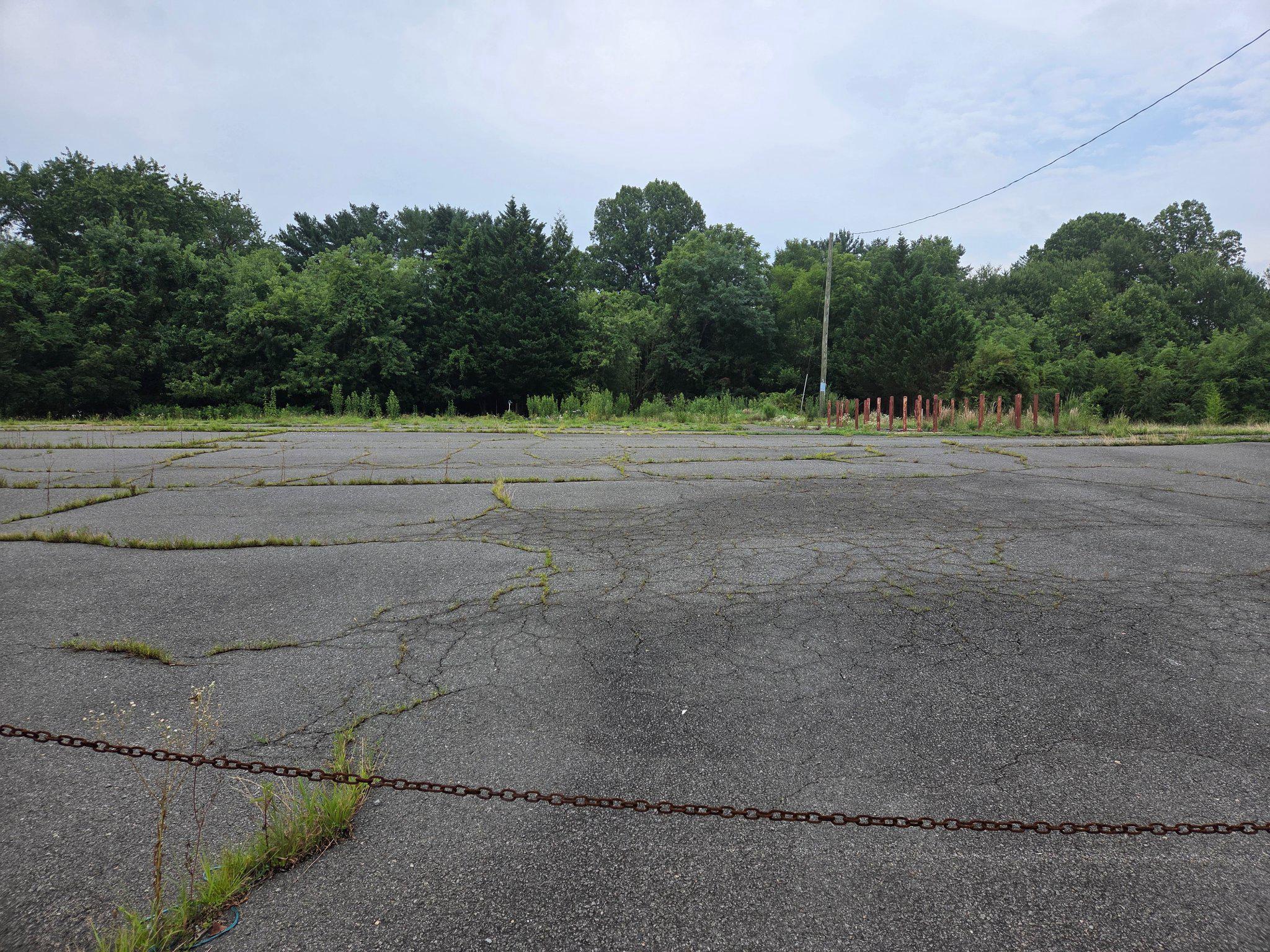 Half Acre commercial lot zoned C-8 on West Ox Road between Fair Oaks Mall and Reston Town Center.   Lot is surrounded by residential homes and ideal for a variety of retail uses.  Demographics are strong and an opportunity to build up to 5k SF with a buffer waiver.  Water and sewer connection is close by and easements are in place already.  Call broker for additional details.