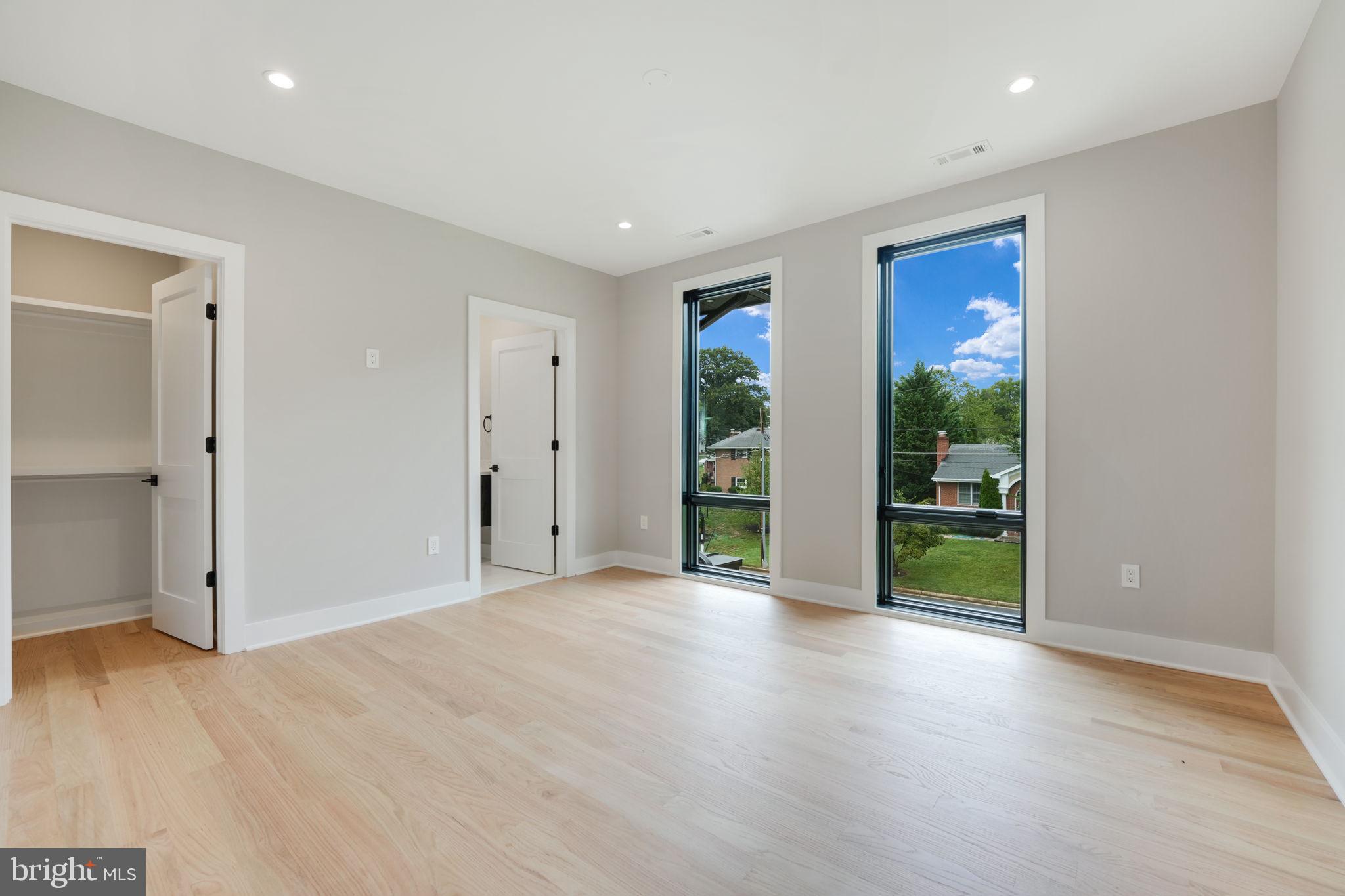 WESTBRIAR COUNTRY CLUB MANOR - Residential