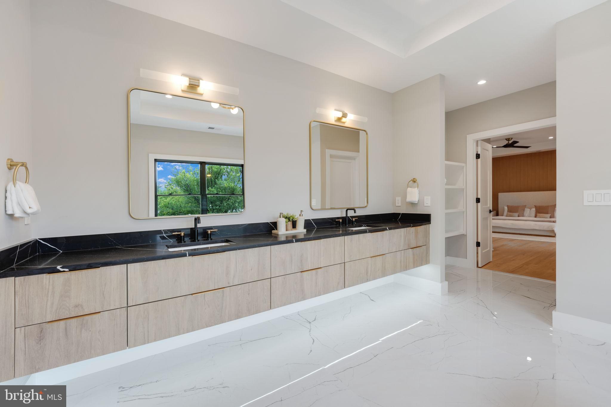 WESTBRIAR COUNTRY CLUB MANOR - Residential