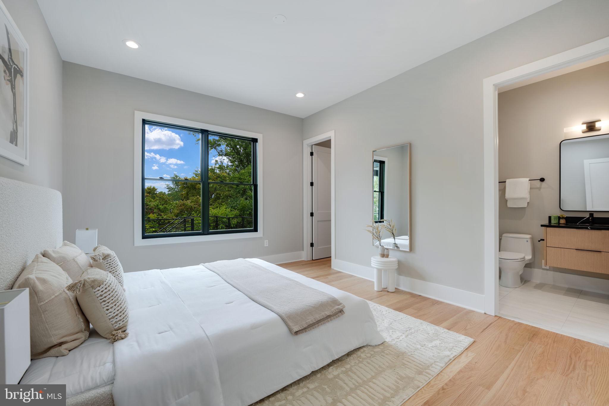 WESTBRIAR COUNTRY CLUB MANOR - Residential