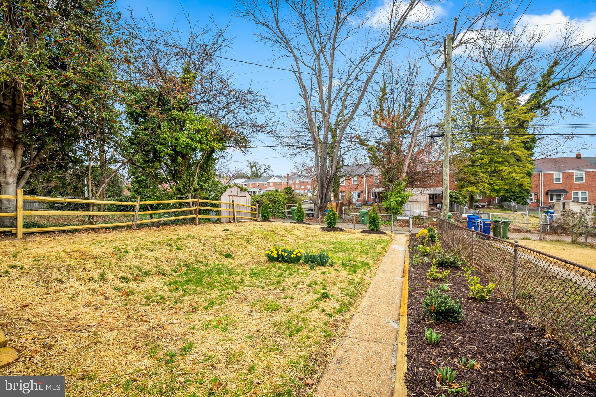 CHINQUAPIN PARK - Residential