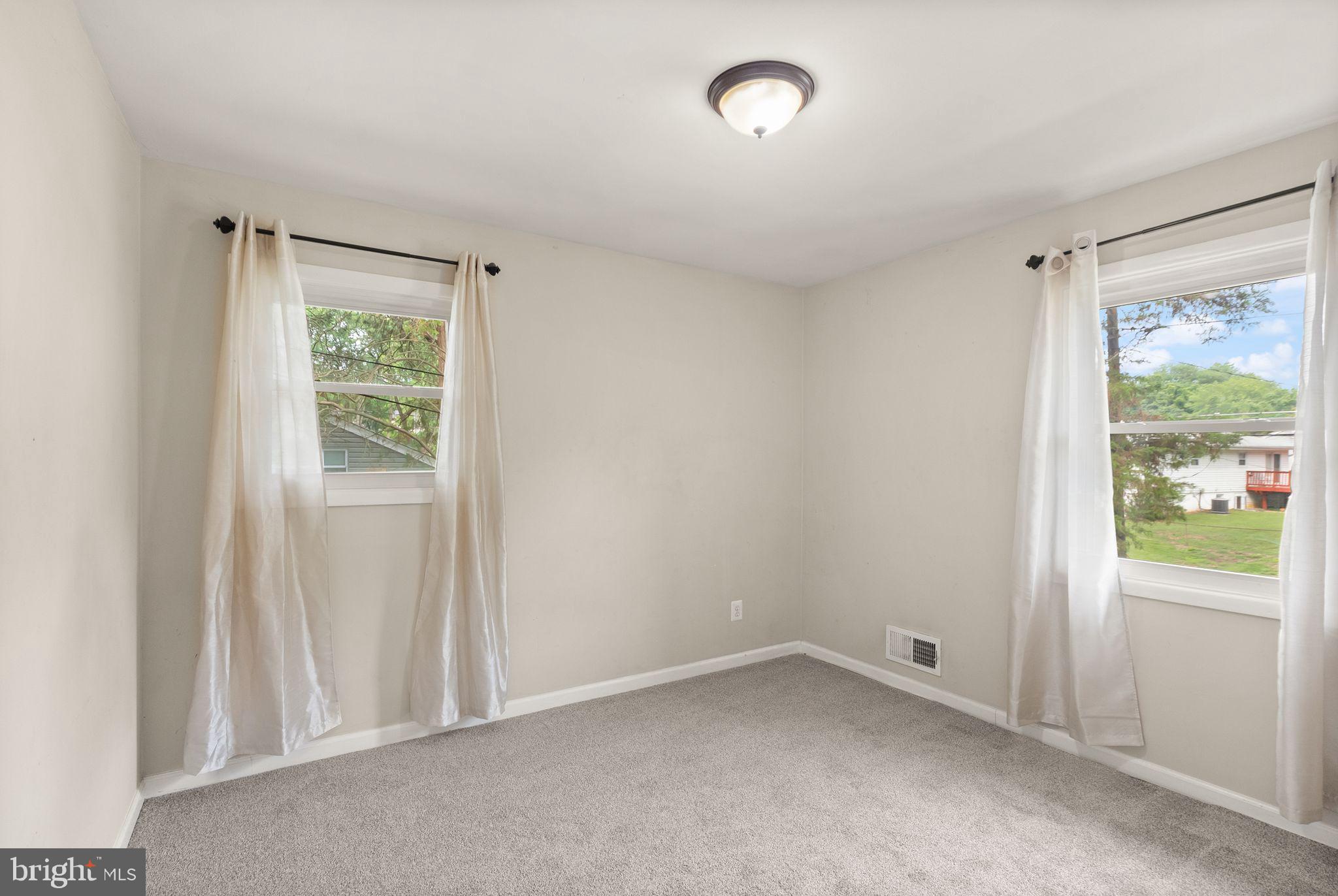 BROOKE MANOR - Residential