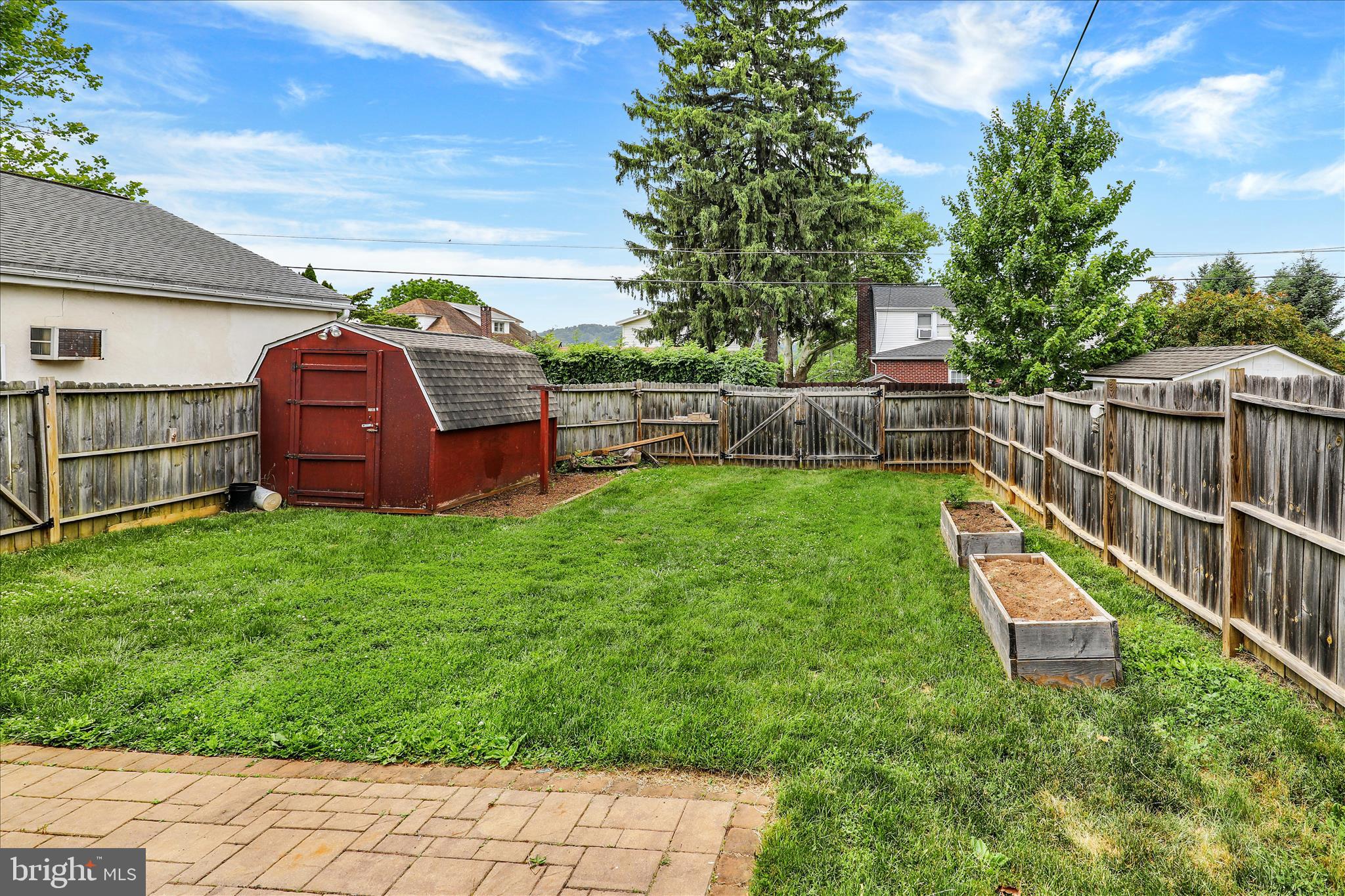 FAR HILLS FARM - Residential