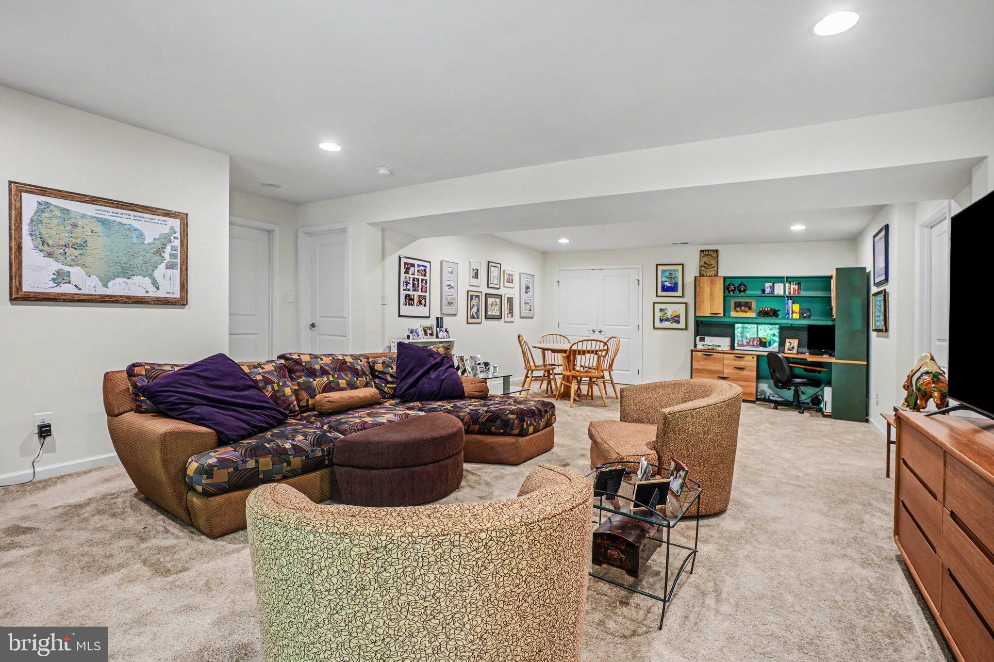 STRAY WINDS FARM - Residential