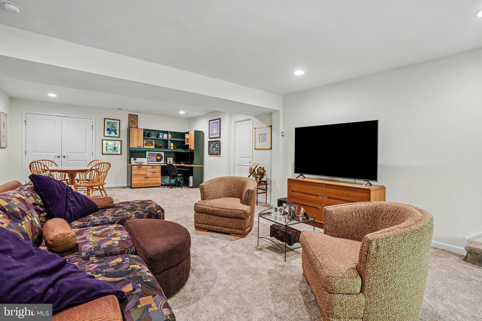 STRAY WINDS FARM - Residential