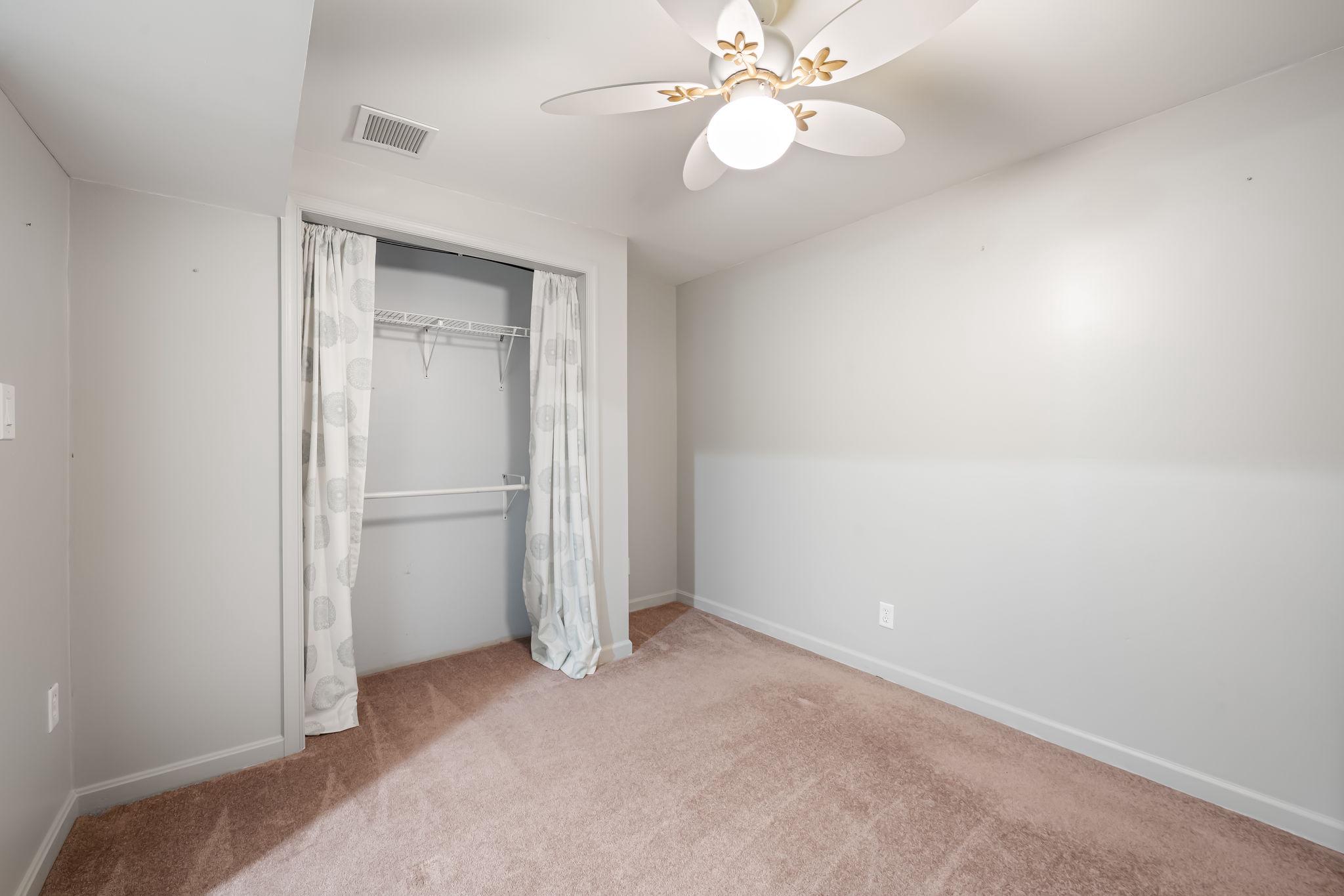 SEVEN TRAILS - Residential