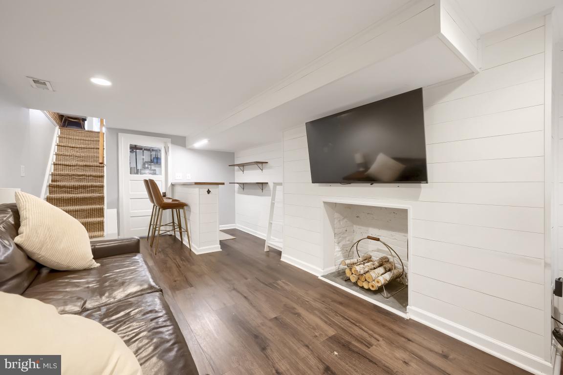 RIVERSIDE - Residential