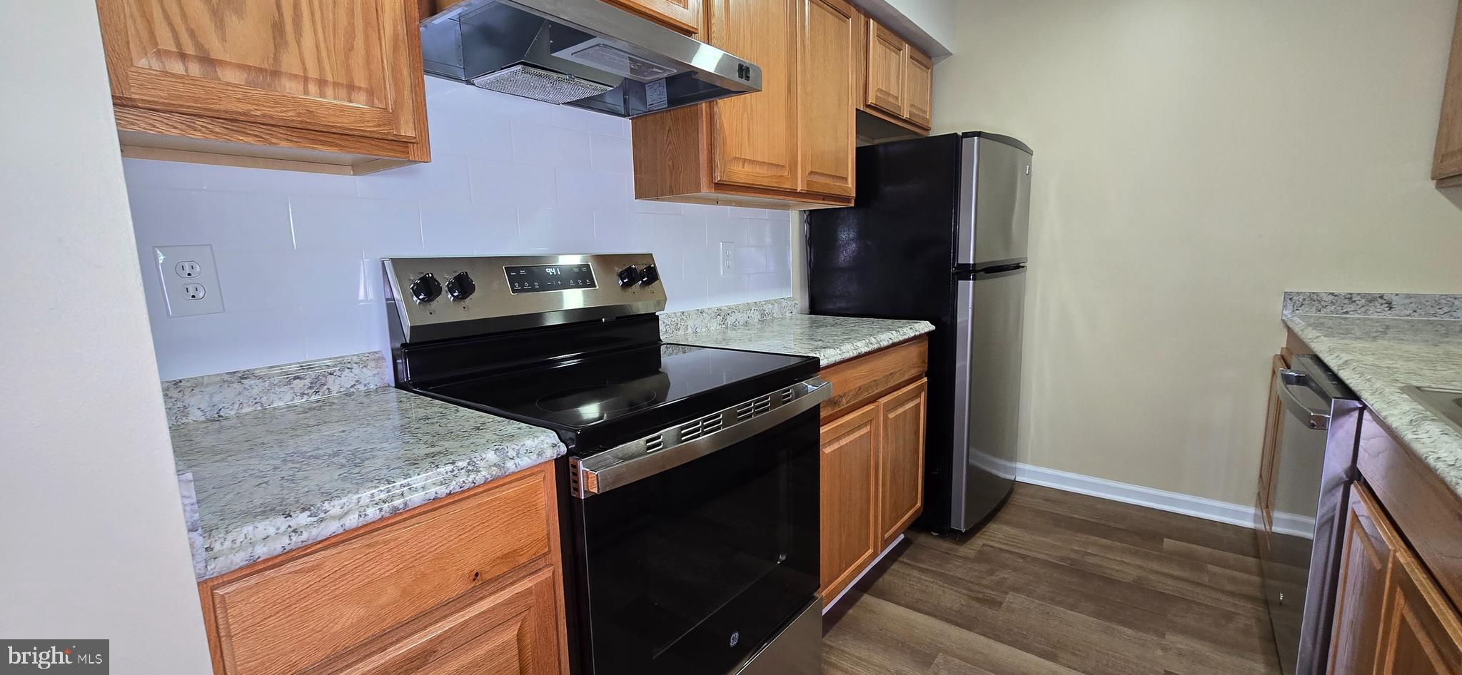 Recently renovated one-bedroom, one-full-bath apartment available for immediate move-in! This stylish unit features a brand-new bathroom, fresh paint throughout, a modern kitchen with new cabinetry, and brand-new stainless steel appliances. It also includes access to a large attached parking garage, providing secure and convenient parking. Don’t miss out—schedule a tour today!
