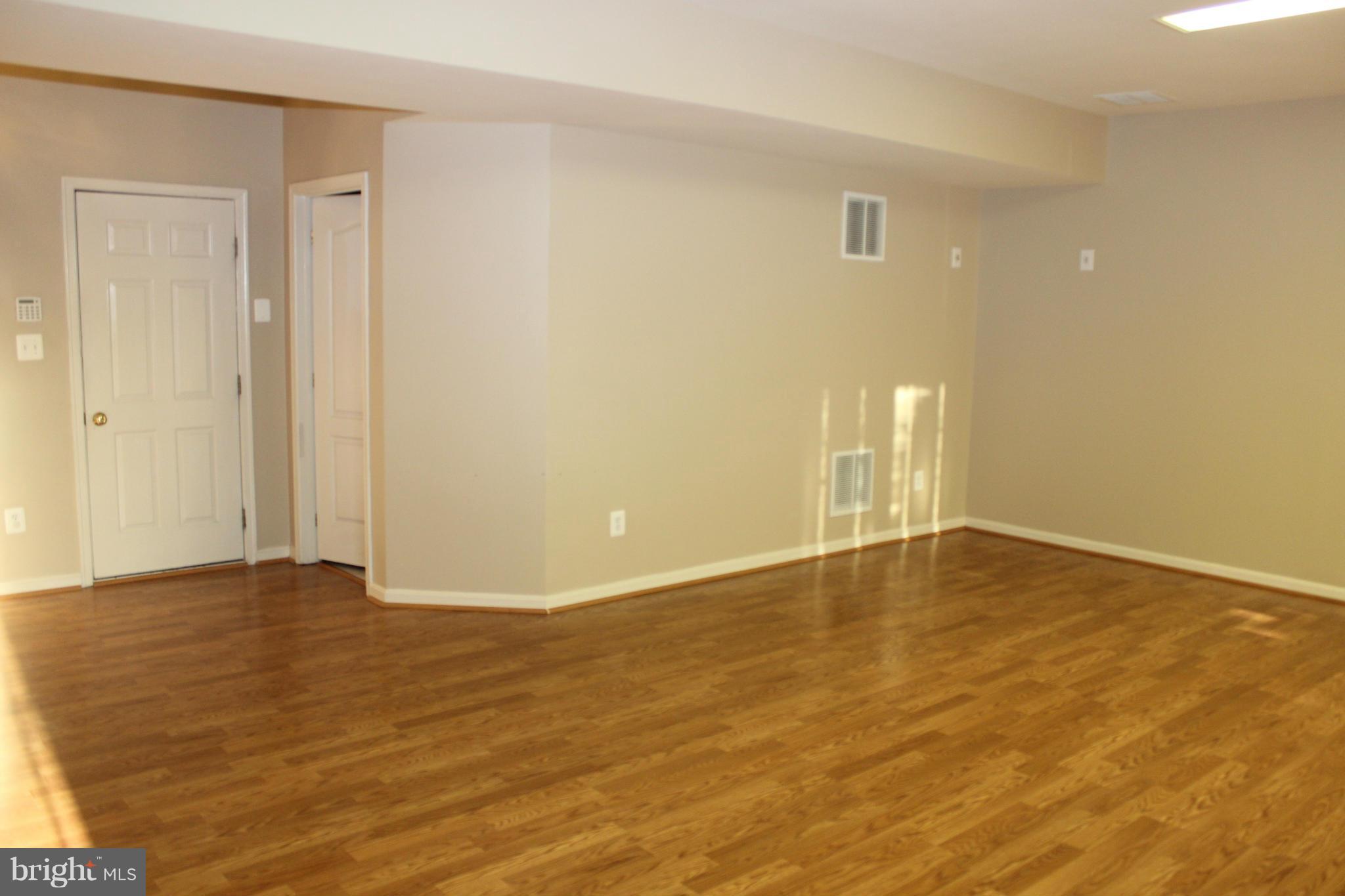 LOUDOUN VALLEY ESTATES - Residential Lease