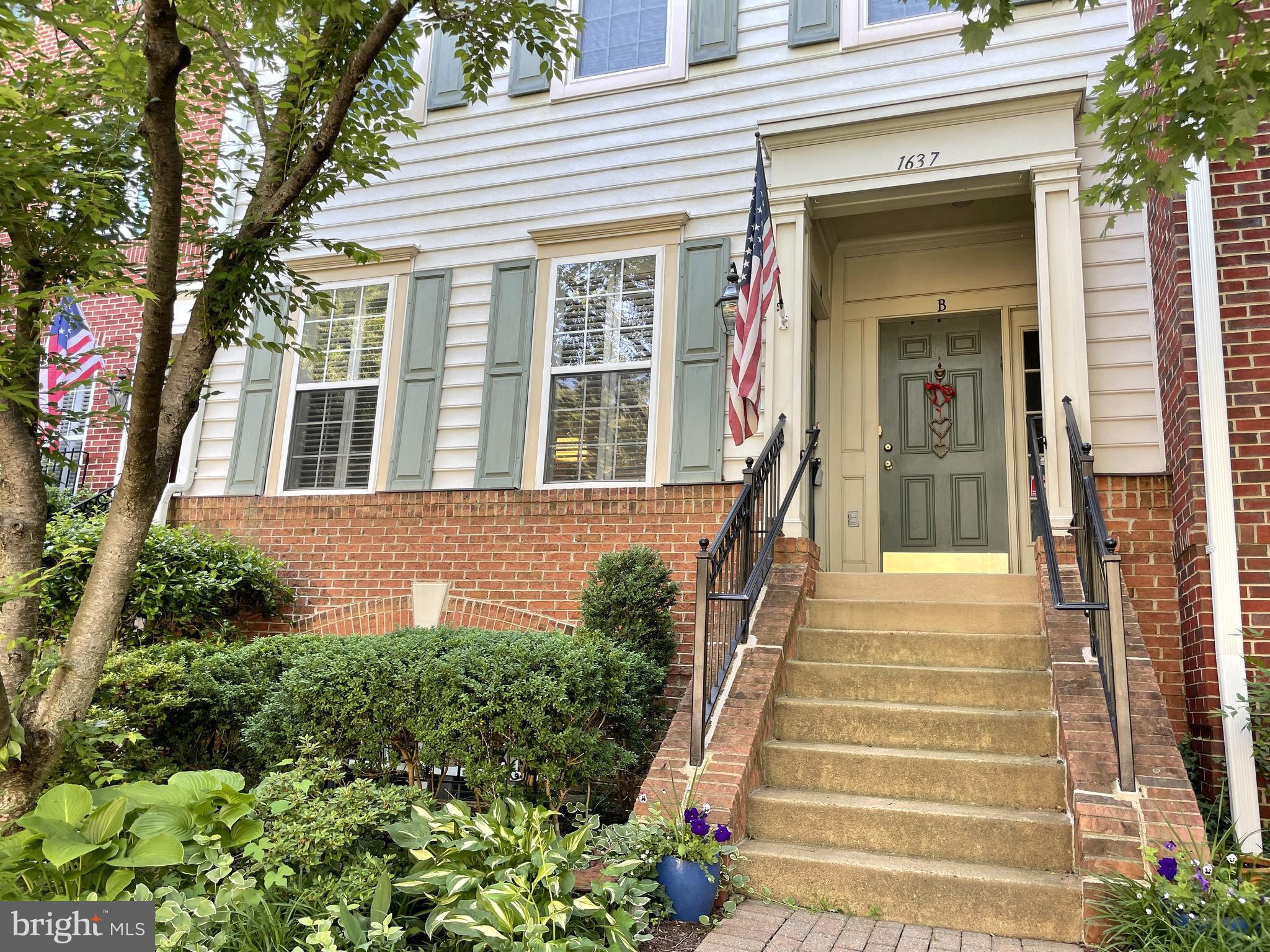 Location, Location, Location!! This Spacious, Light Filled And Well Maintained Two-Bedroom Condo Is Located In The Sought-After Northside Of Old Town Alexandria. This Property Features Hardwood Floors In The Living Area Including The Kitchen And Carpeting In Both Bedrooms. Custom Upgrades Throughout That Includes Crown Molding, Plantation Shutters, Built-In Cabinetry And Closet Systems. The Galley Style Gourmet Kitchen Features Stainless Steel Appliances, Upgraded Wood Cabinetry With Glass Inserts On Much Of The Upper Cabinets, And Room For A Table Next To The Sliding Doors To The Private Balcony Where You Can Enjoy Your Morning Coffee Or Relax At The End Of Your Day. Main Level Master Bedroom With Private Bath. Second Bedroom Is On The Lower Level With The Adjoining Full Bath. The Property Has A One Car Garage With Room For Storage And Additional Space Outside The Garage For One Car In The Driveway. Located On A Quiet Street A Few Steps From The Community Pool.  The Community Association Amenities Include A Community Pool, Tot Lot, Picnic Areas.   Within Minutes To Old Town And Del Ray. This Property Is A Short Distance To Restaurants And Shops, Located Near Our Nation's Capital, Reagan National Airport, Mt. Vernon Trail, Potomac River, Potomac Yard Park And More.
BEFORE YOU APPLY ASK YOUR REALTOR TO CONTACT THE LISTING AGENT TO GO OVER THE RENTAL APPLICATION REQUIREMENTS. THE NON-REFUNDABLE RENTAL APPLICATION FEE IS $50.00 PER PERSON OVER 18 YEARS OF AGE RESIDING AT THE PROPERTY. 700 VANTAGE 3.0 IS THE MINIMUM CREDIT SCORE REQUIRED FOR ALL APPLICANTS. OWNER PREFERS A TWO-YEAR LEASE.
