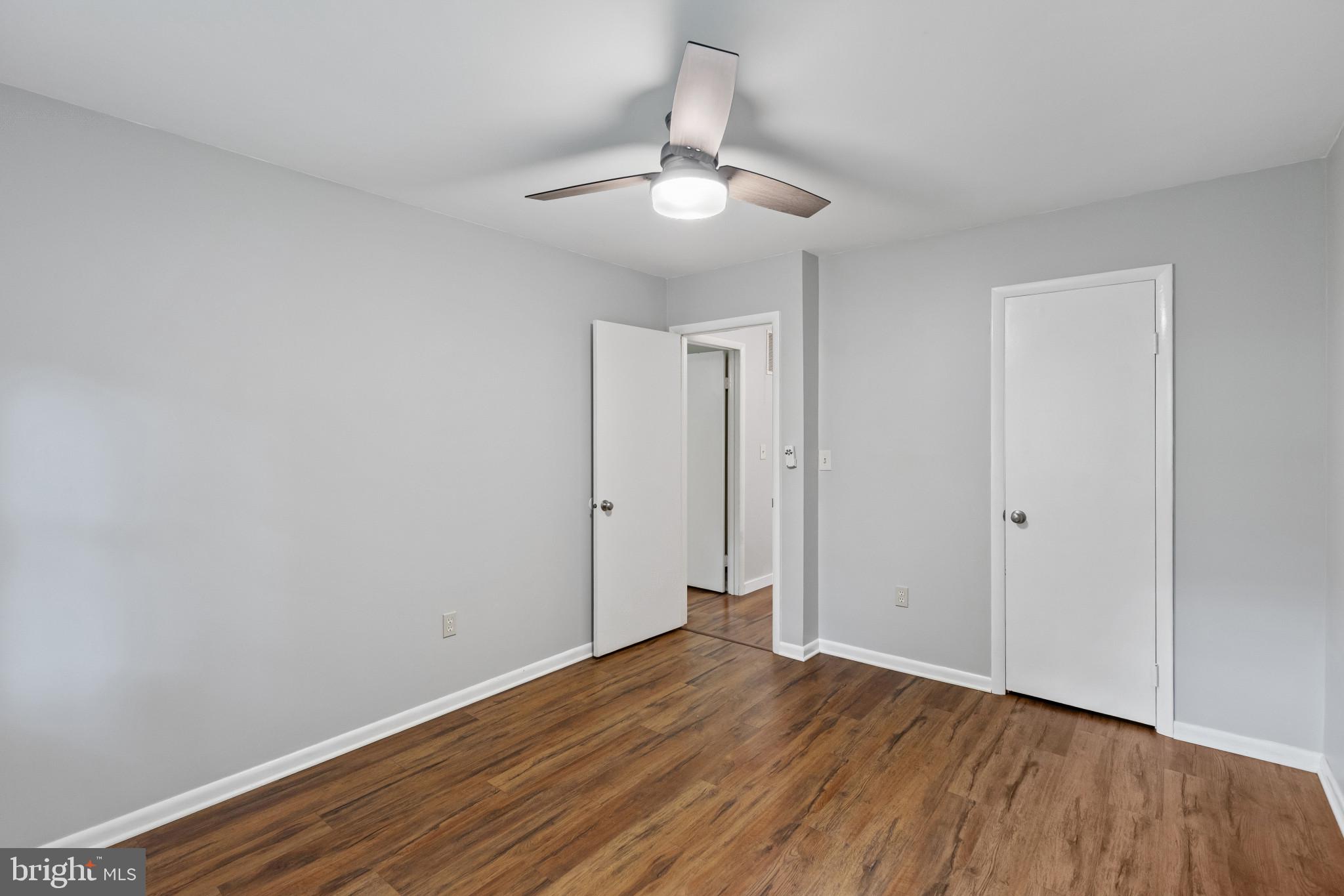 ROLLING KNOLLS - Residential