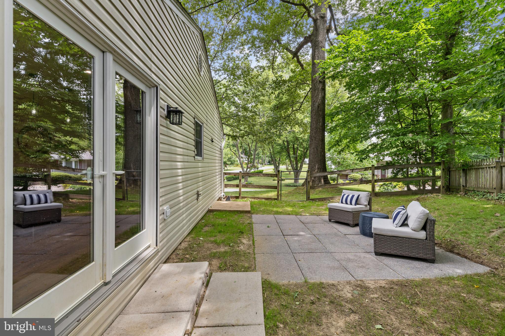 ROLLING KNOLLS - Residential