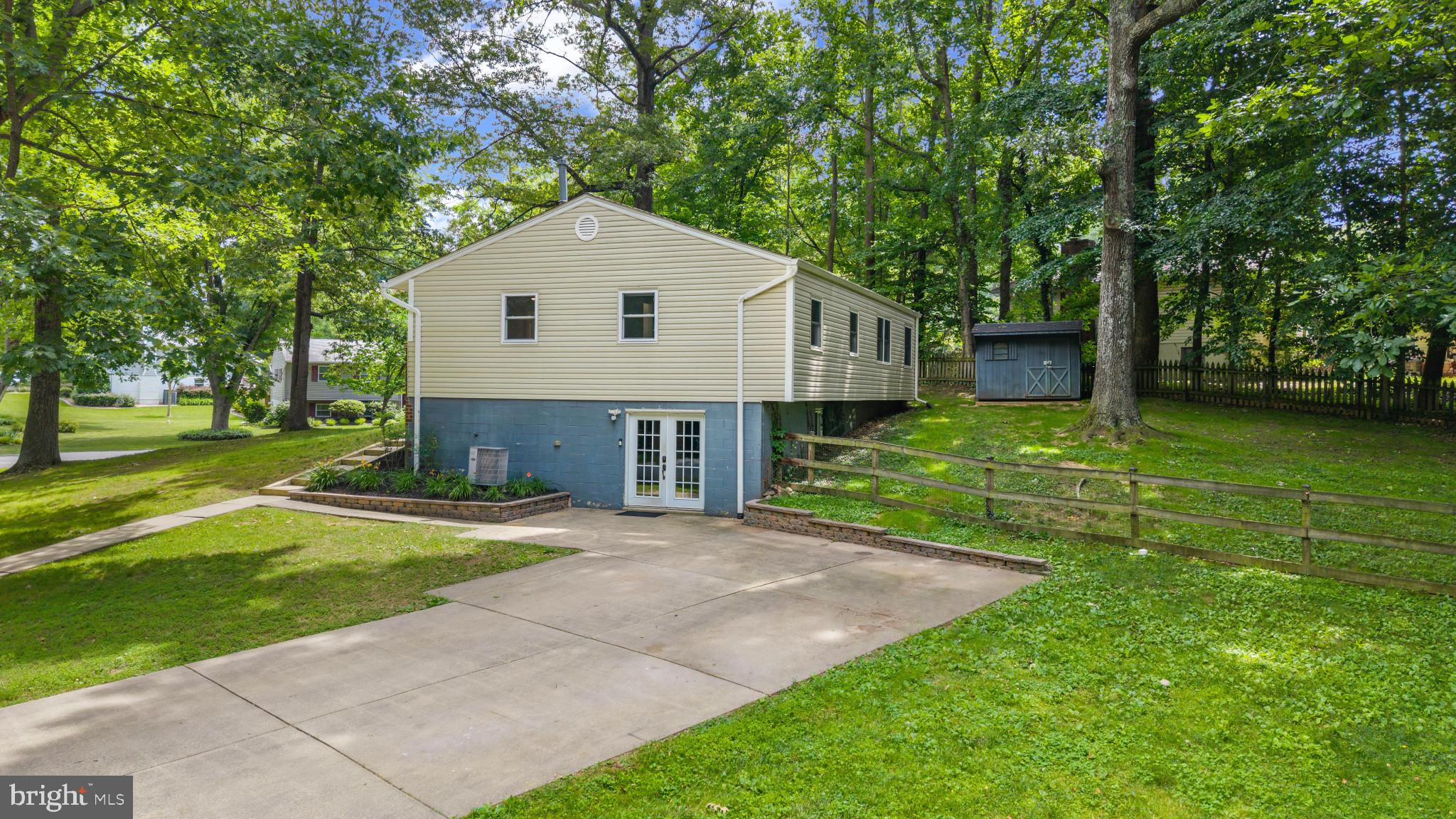 ROLLING KNOLLS - Residential