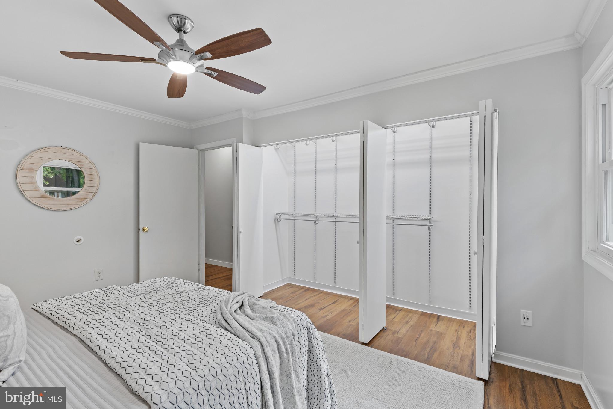 ROLLING KNOLLS - Residential