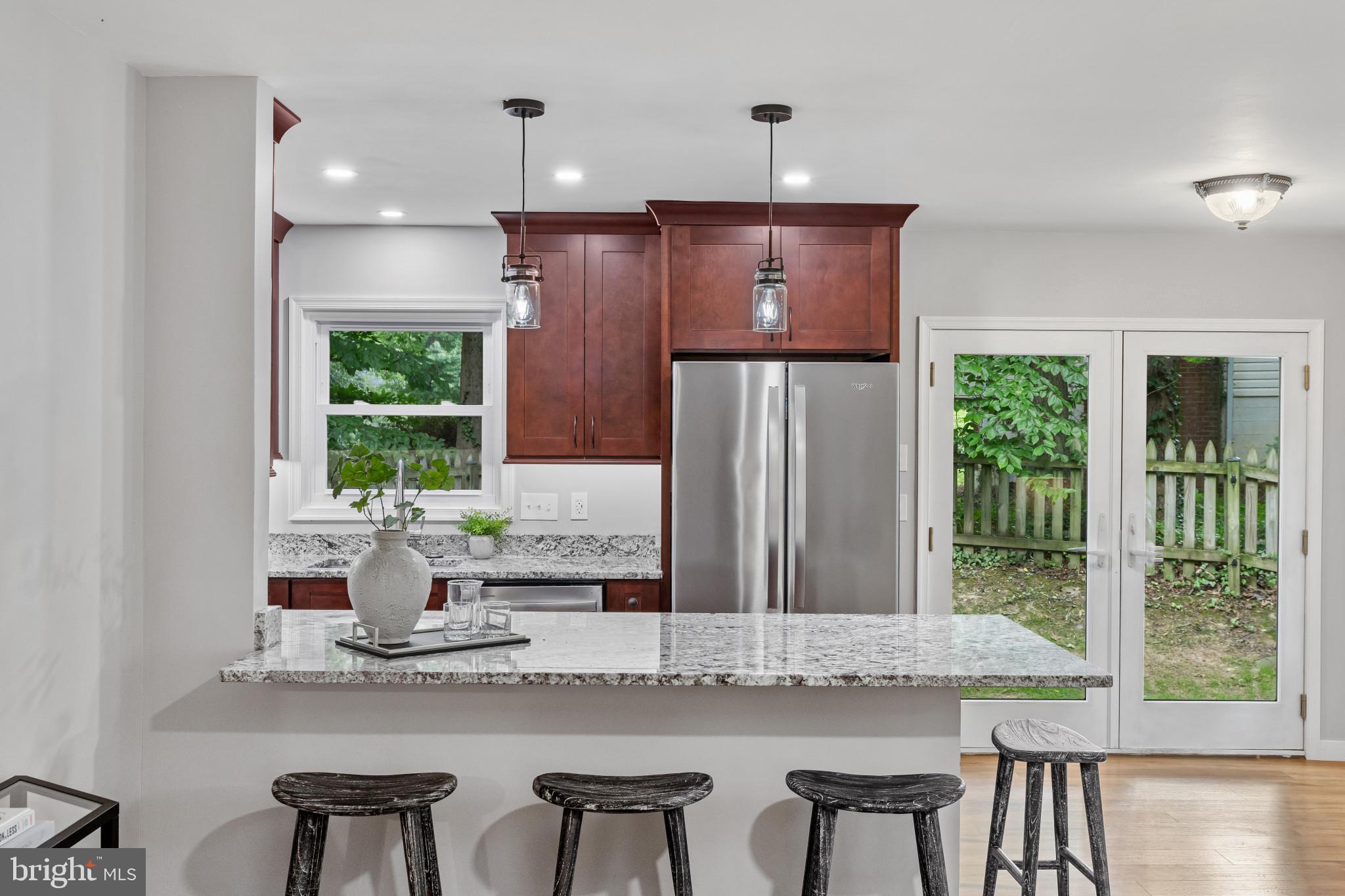 ROLLING KNOLLS - Residential