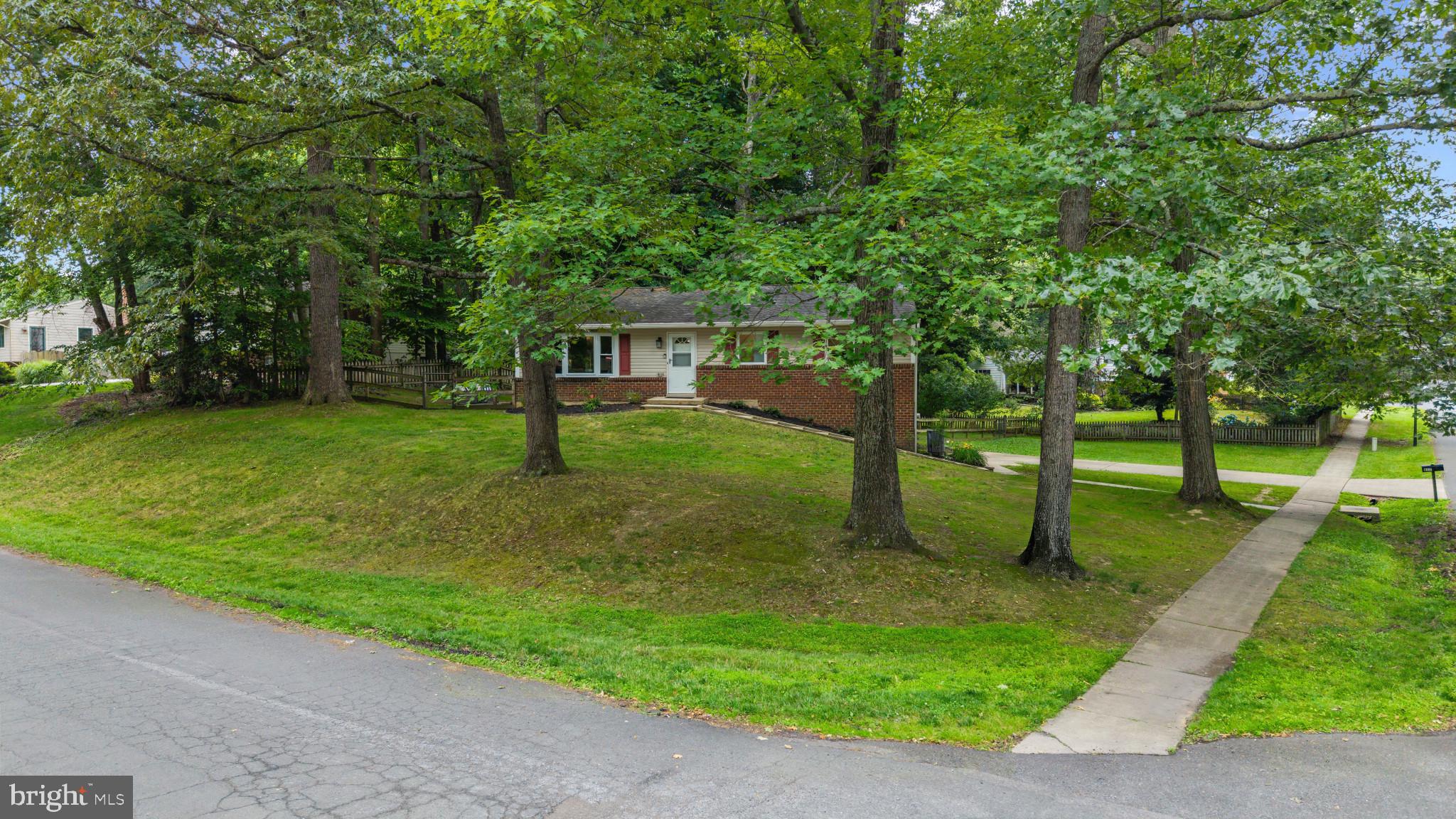 ROLLING KNOLLS - Residential