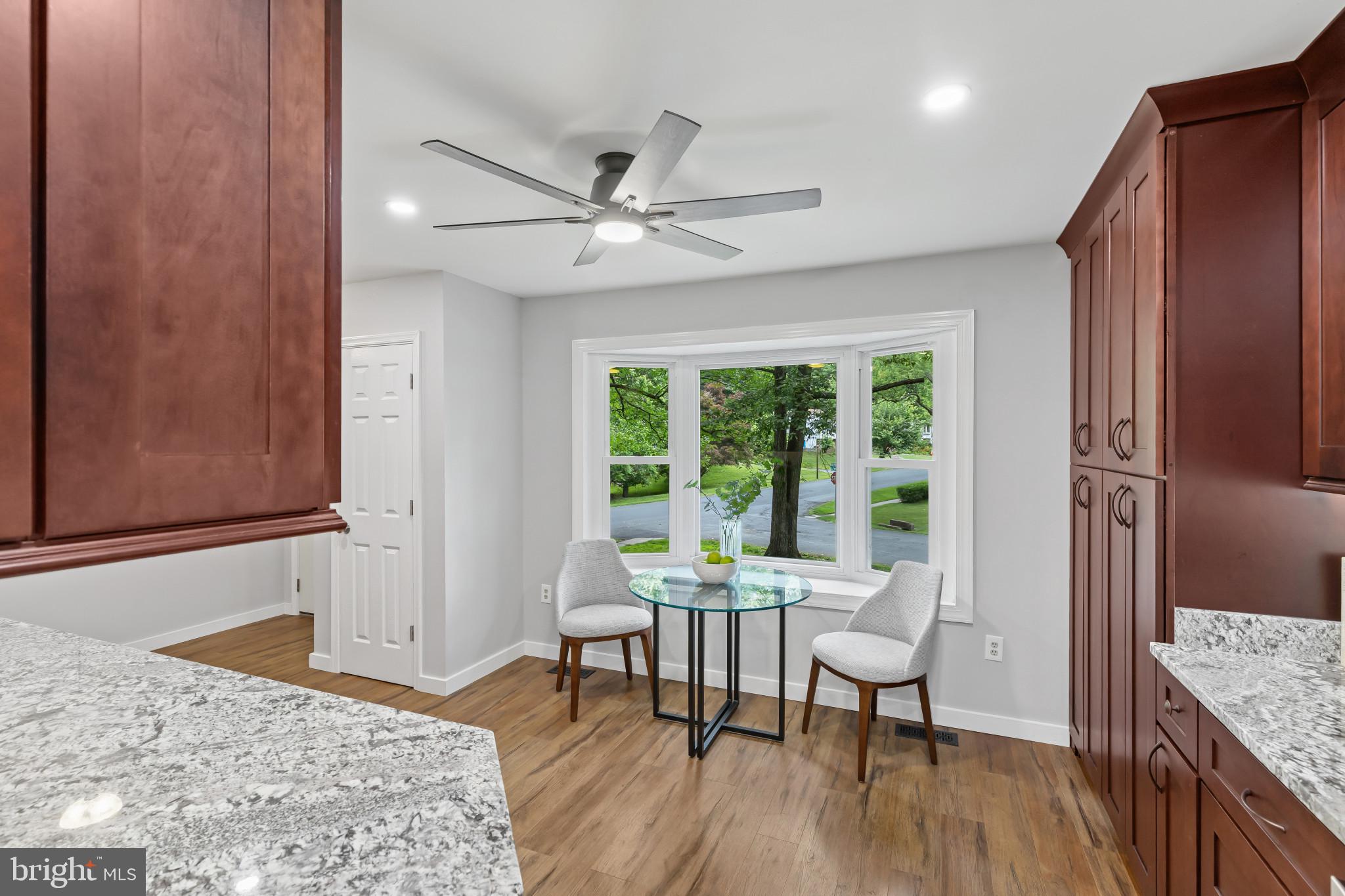 ROLLING KNOLLS - Residential