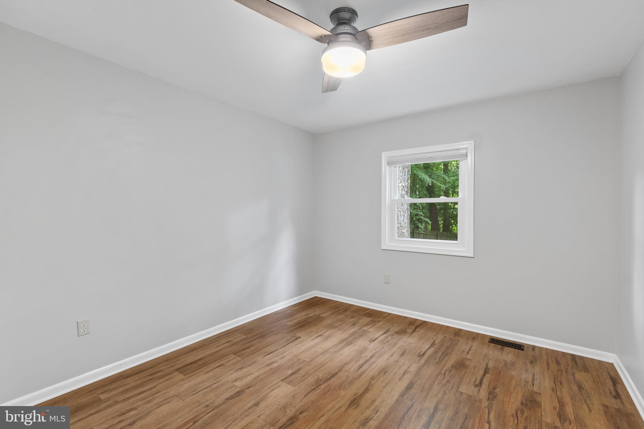 ROLLING KNOLLS - Residential