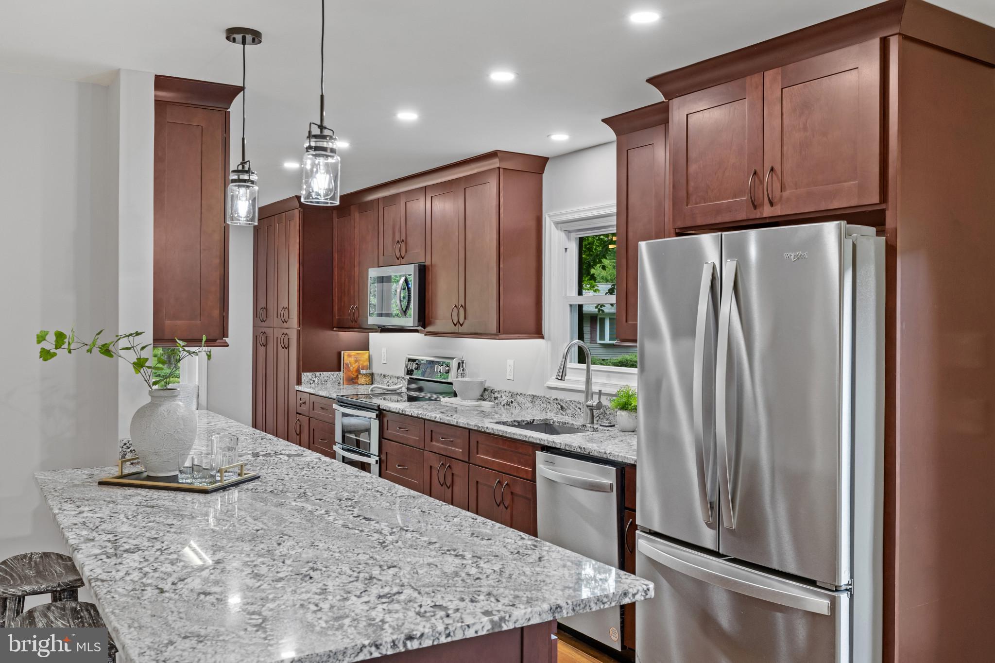 ROLLING KNOLLS - Residential
