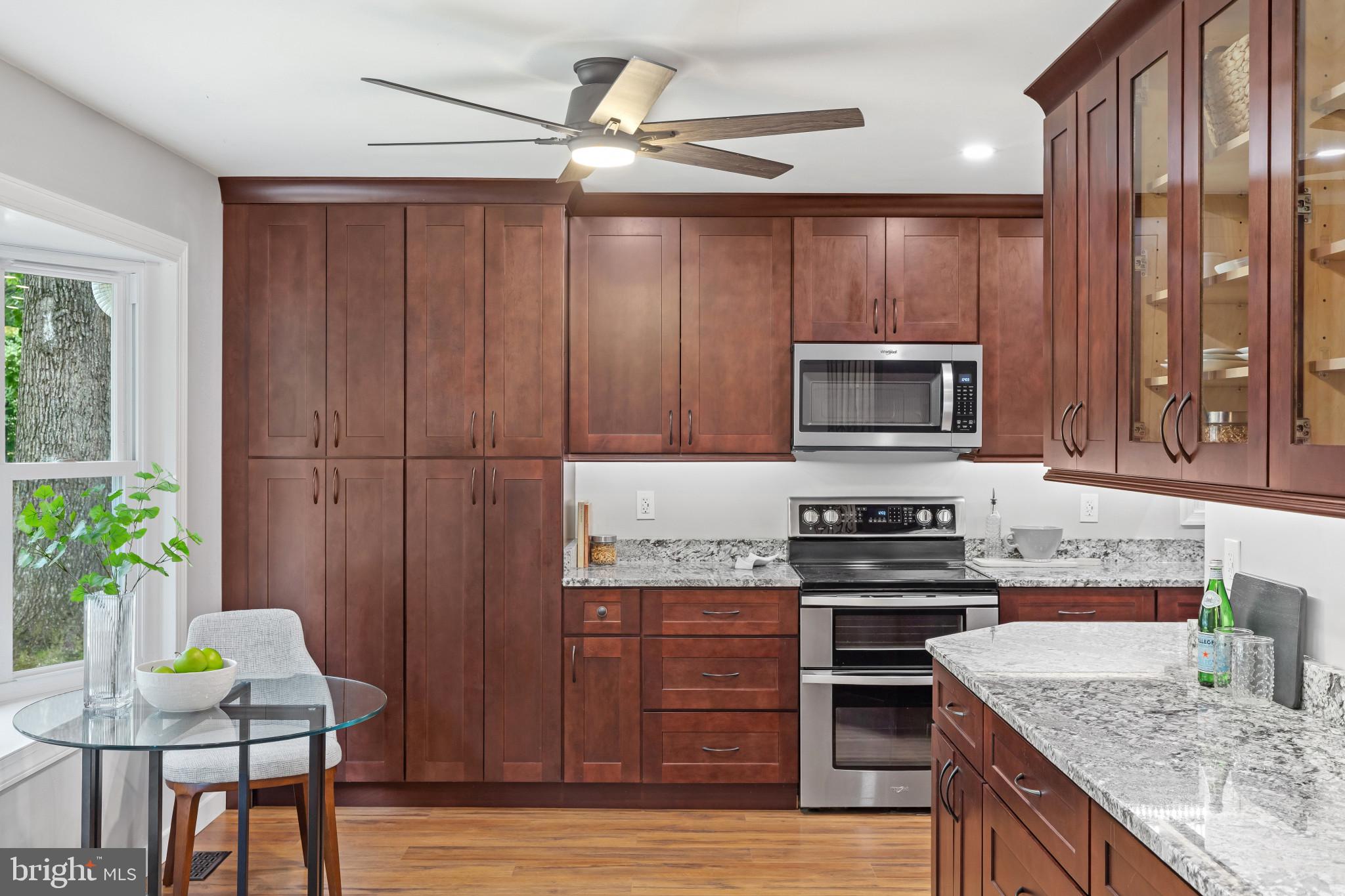 ROLLING KNOLLS - Residential