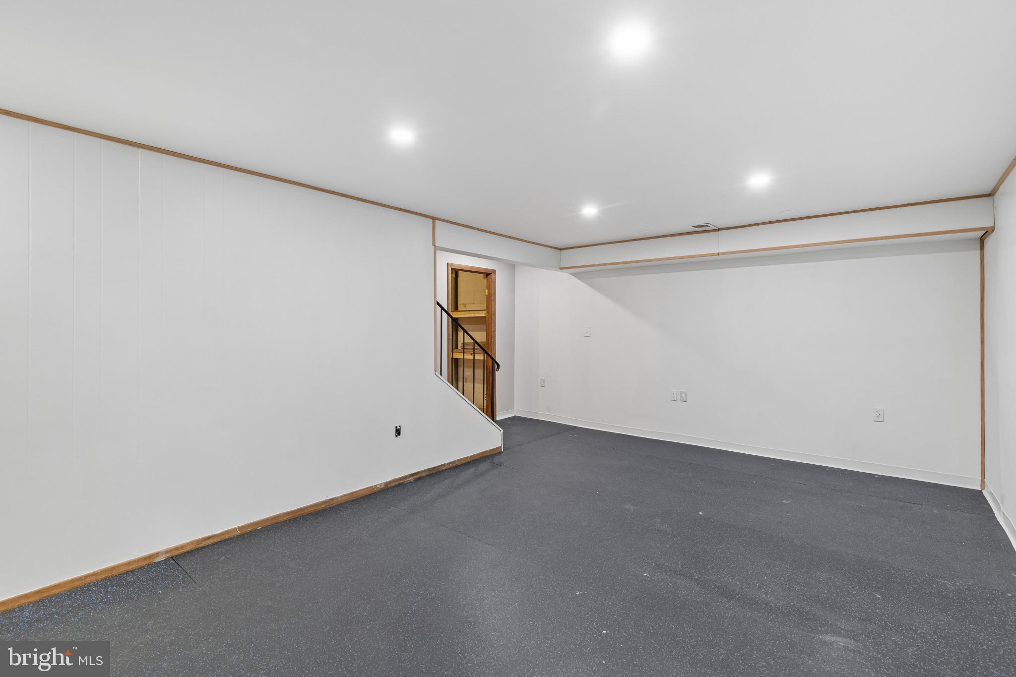 ROLLING KNOLLS - Residential