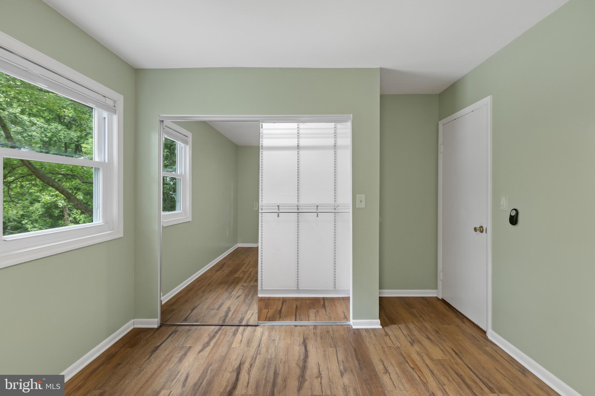 ROLLING KNOLLS - Residential