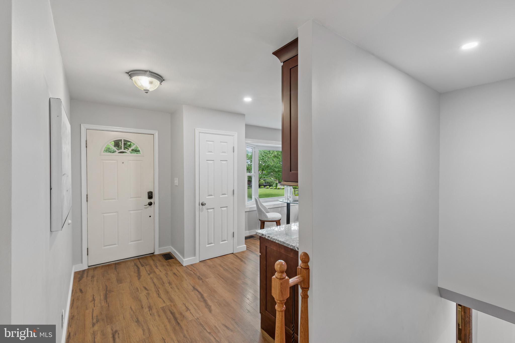 ROLLING KNOLLS - Residential