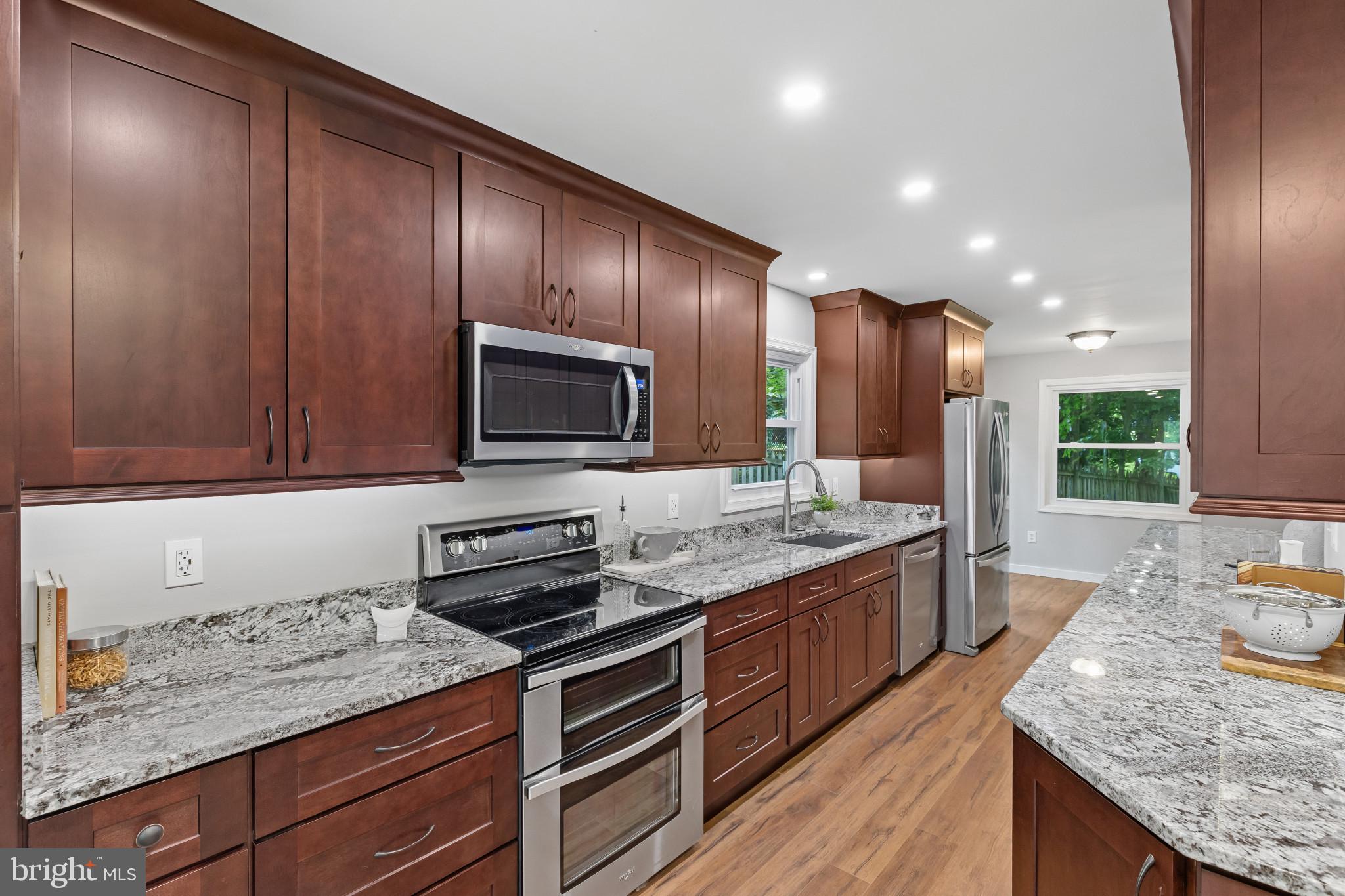 ROLLING KNOLLS - Residential