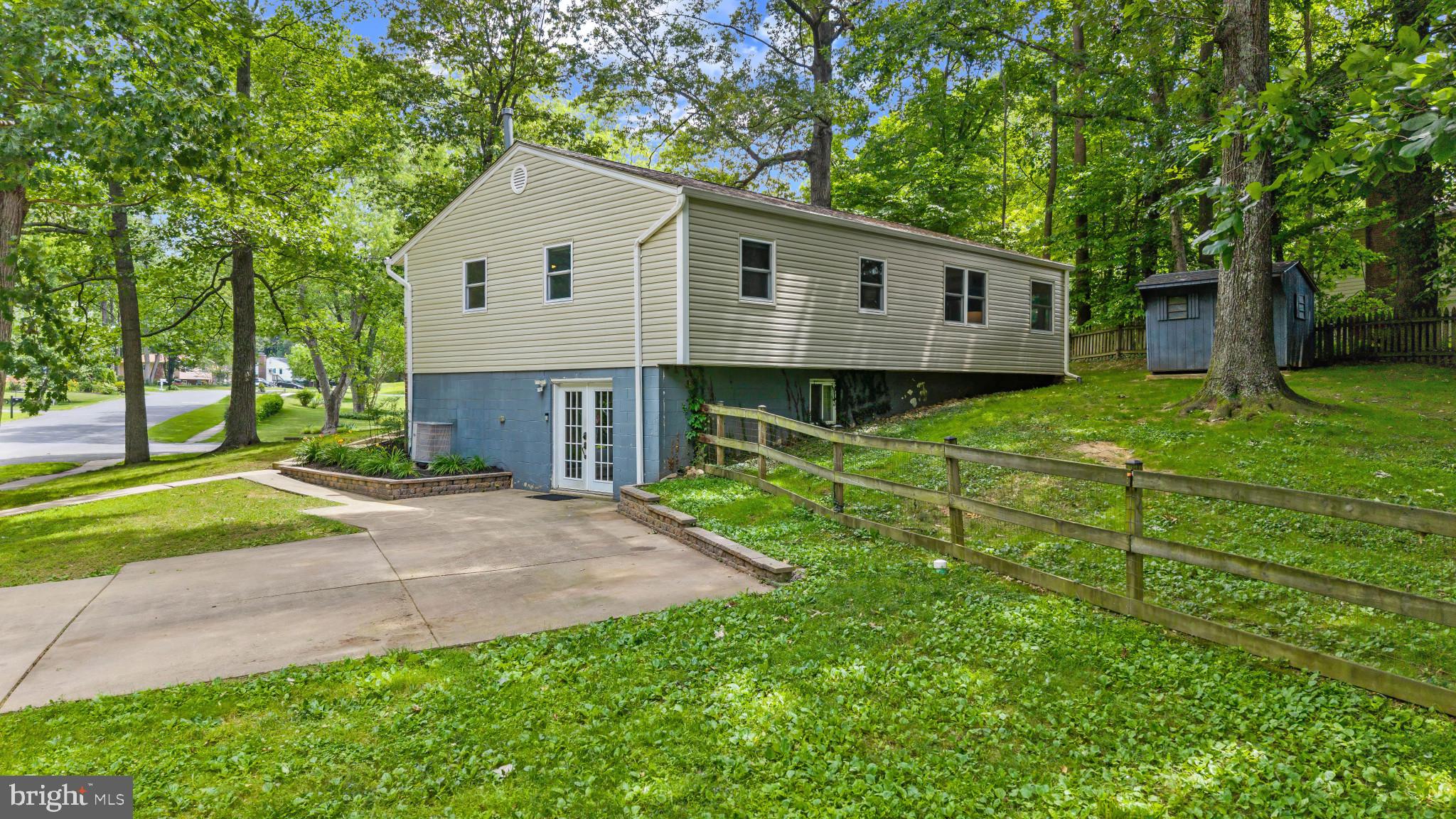 ROLLING KNOLLS - Residential