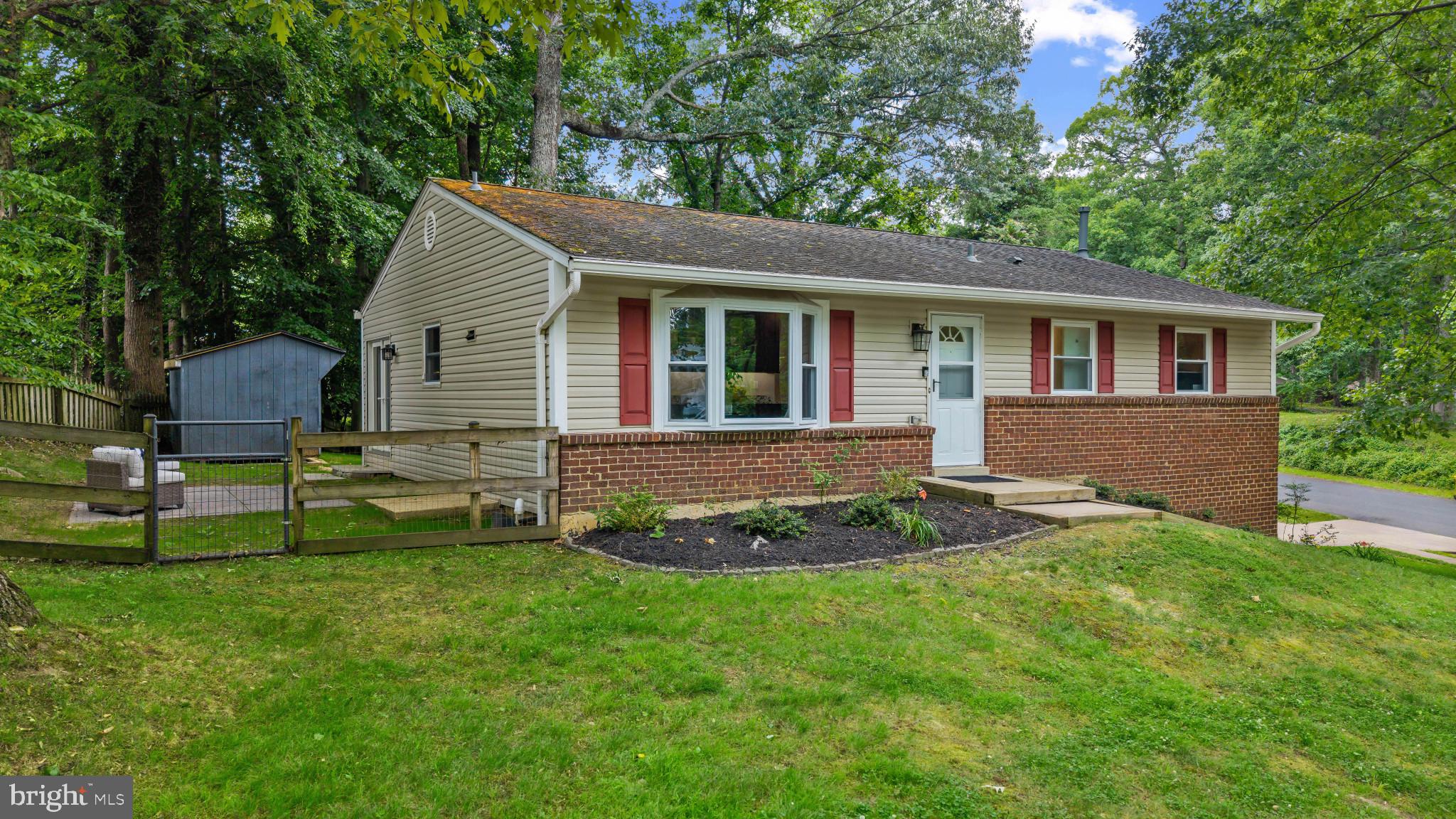 ROLLING KNOLLS - Residential
