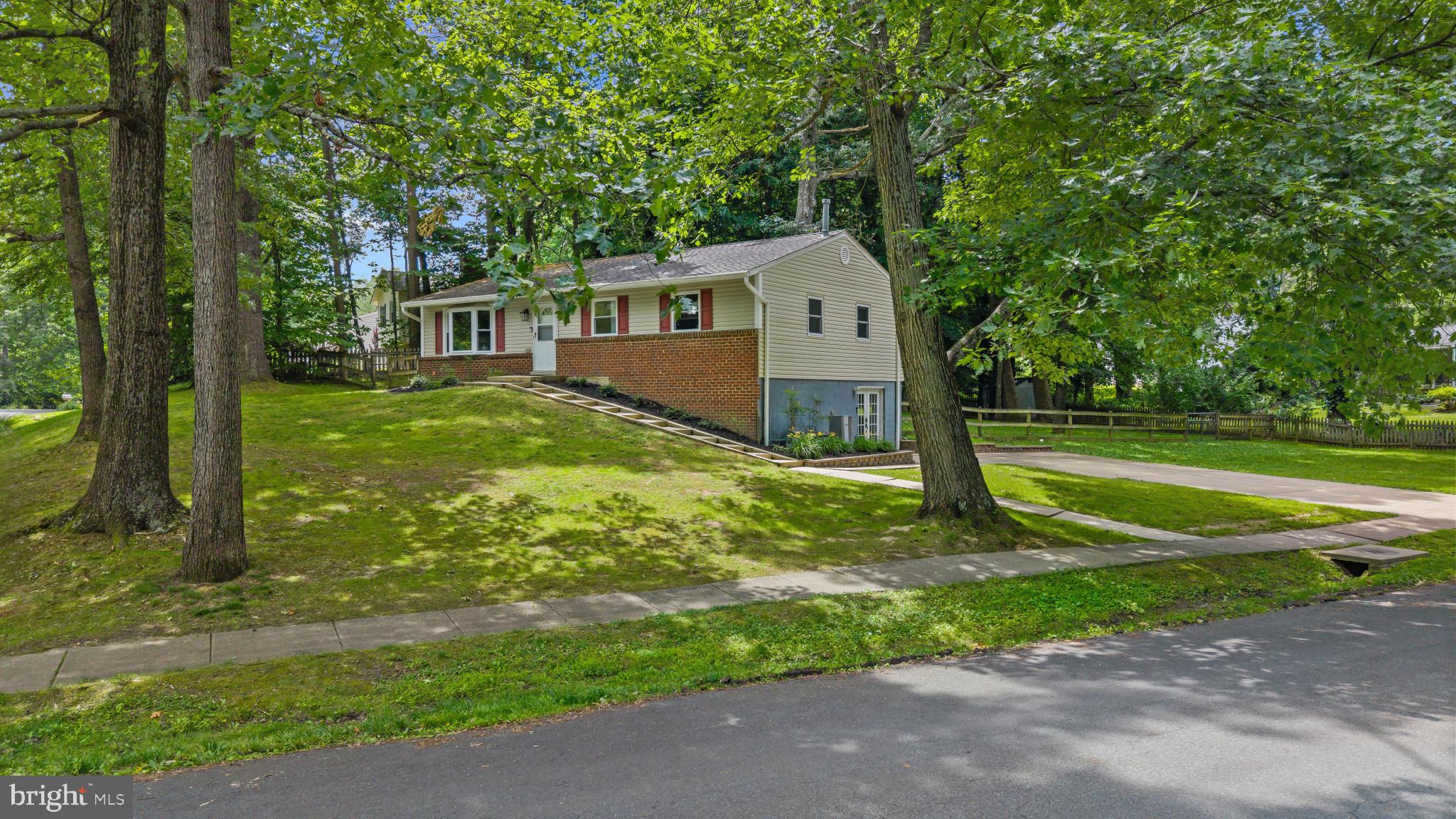 ROLLING KNOLLS - Residential