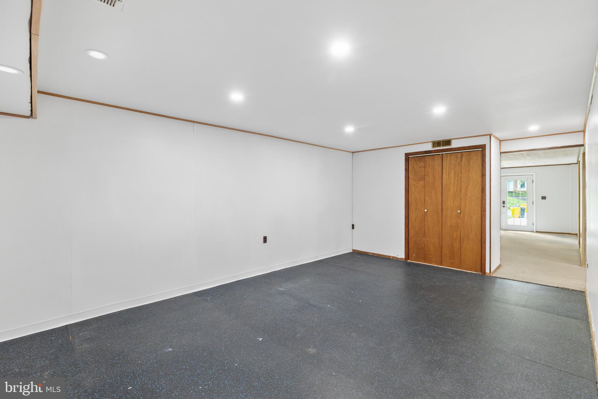 ROLLING KNOLLS - Residential
