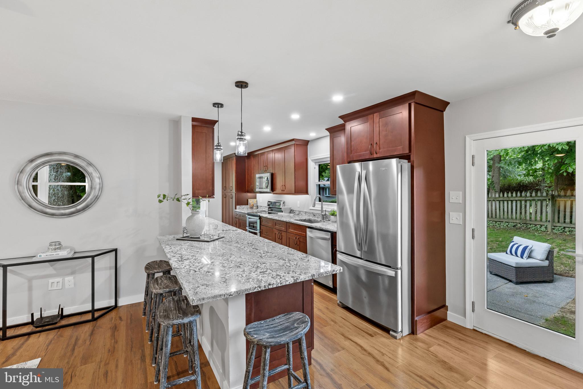 ROLLING KNOLLS - Residential