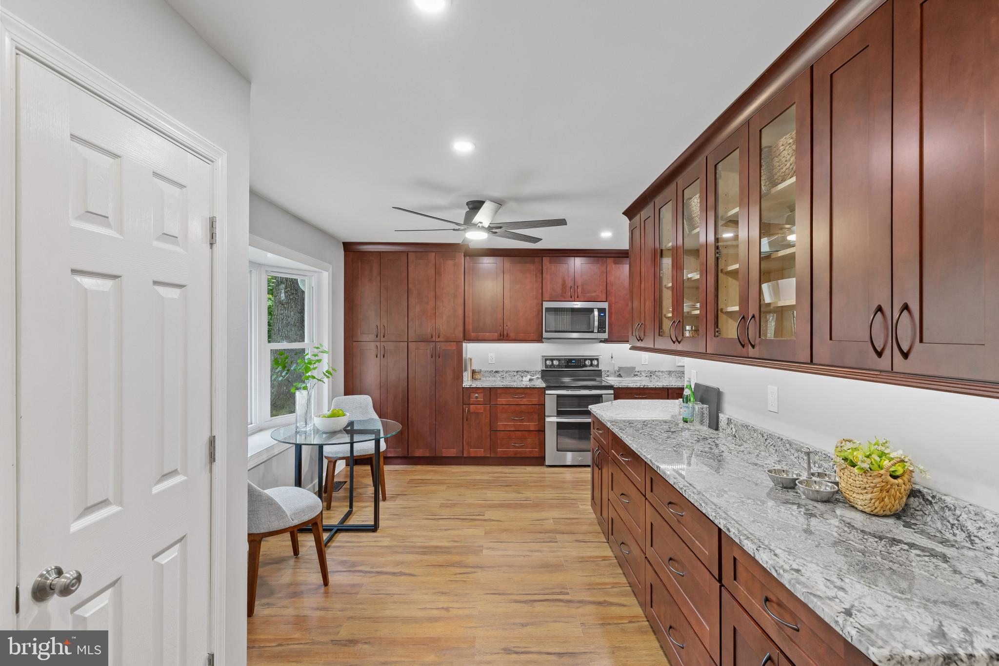 ROLLING KNOLLS - Residential