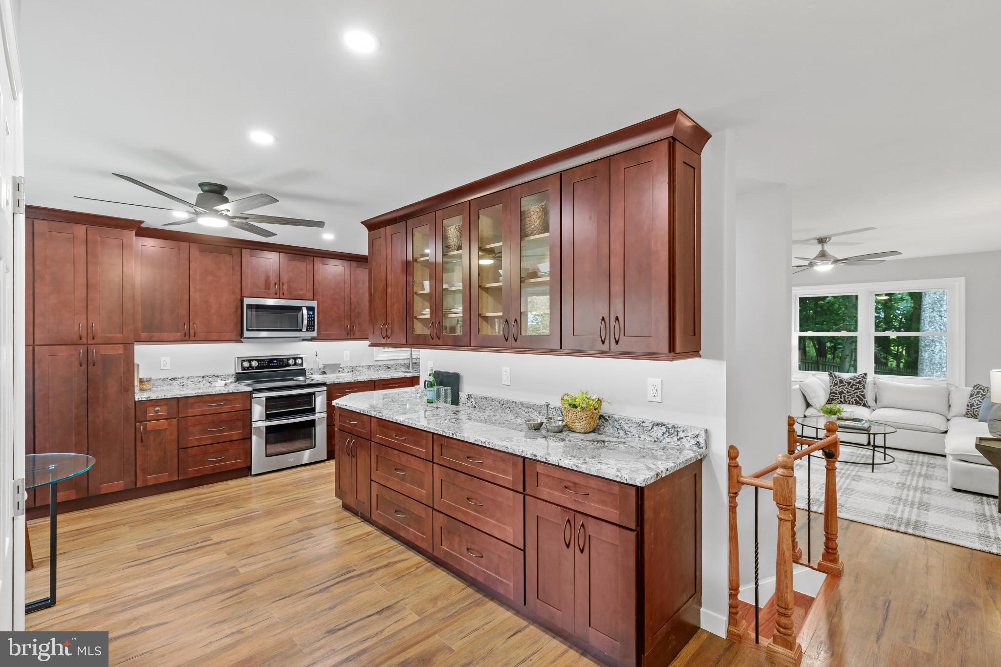 ROLLING KNOLLS - Residential