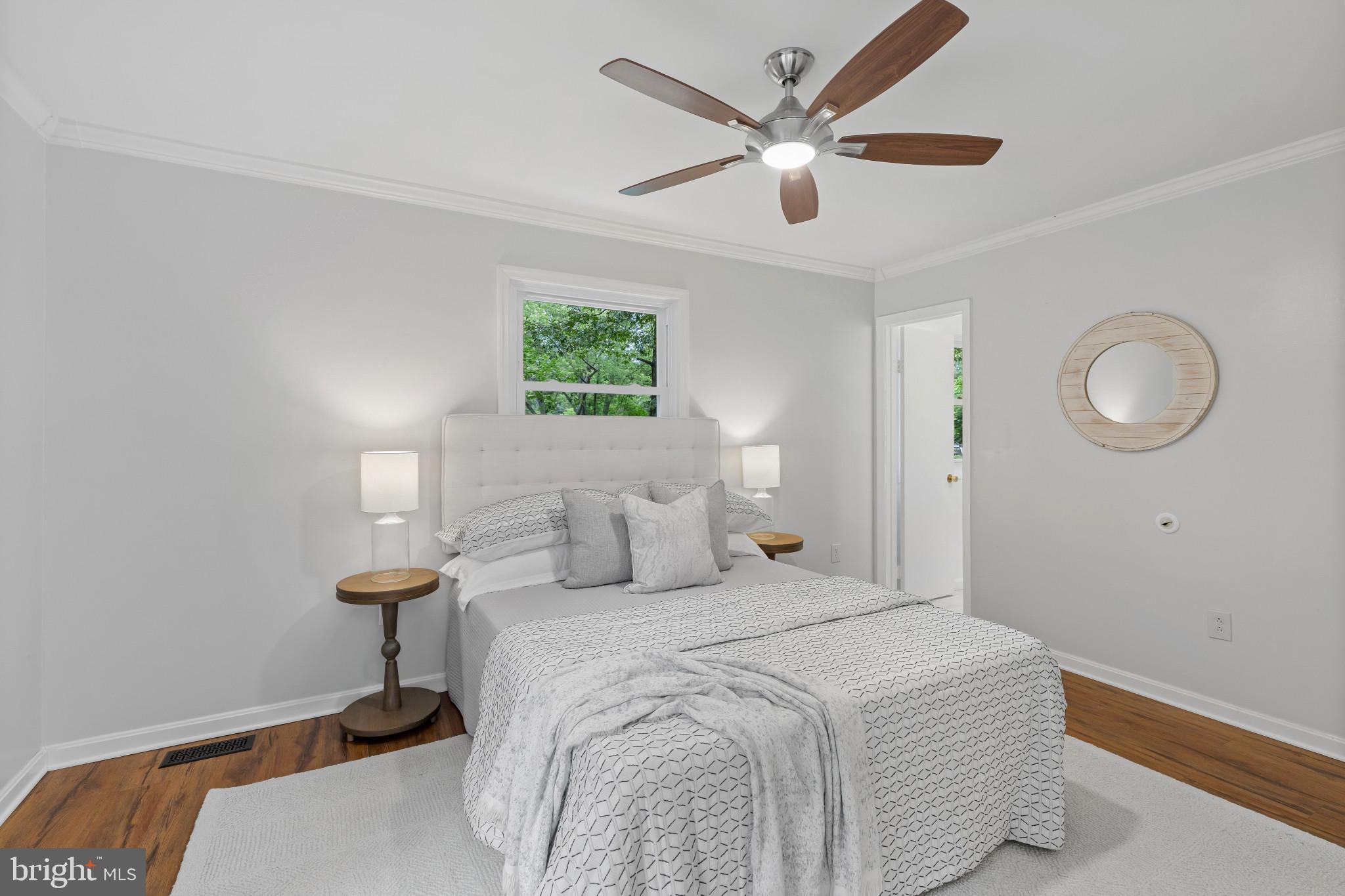 ROLLING KNOLLS - Residential